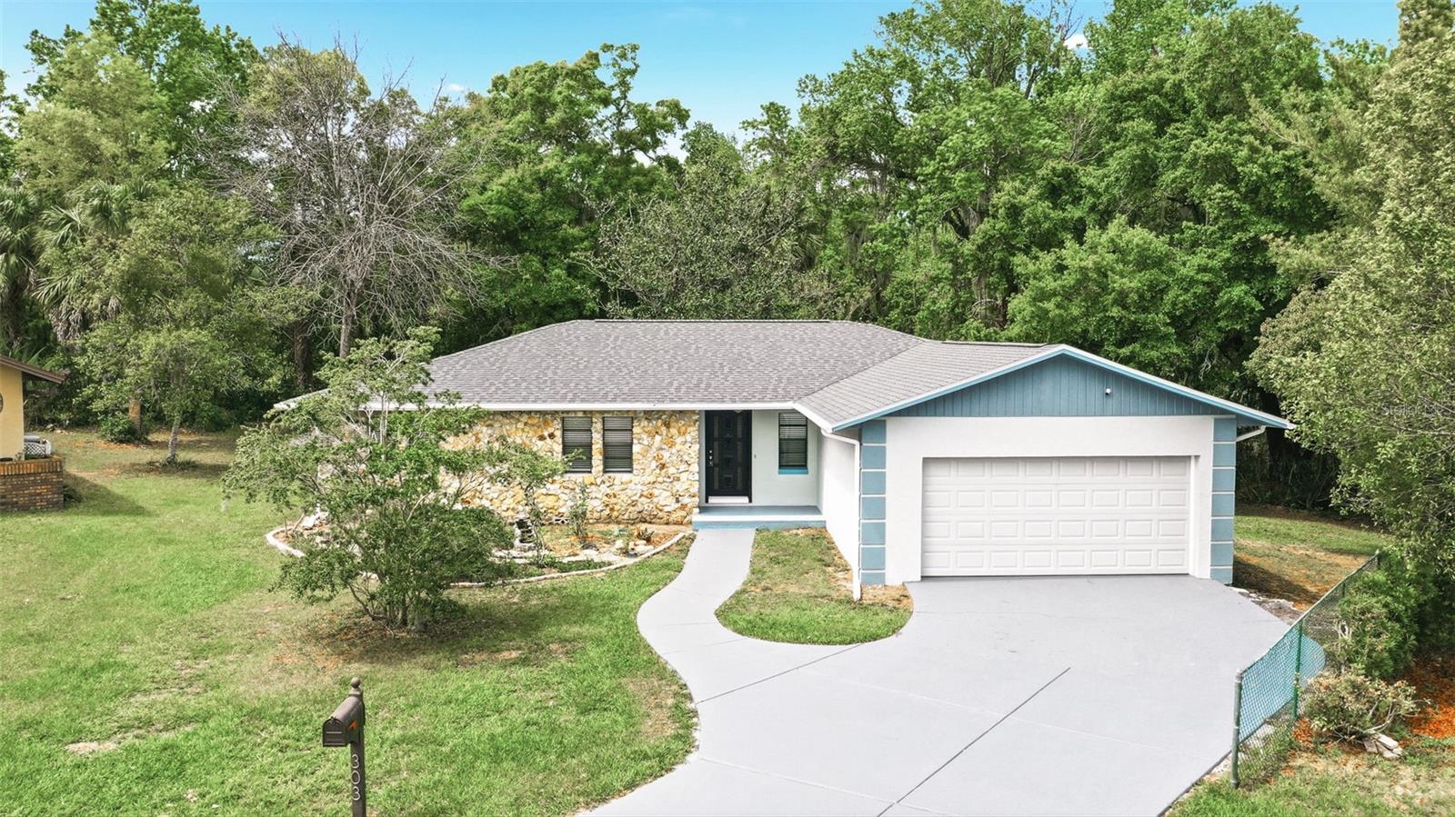 Image 4 of 40 For 303 Evergreen Court