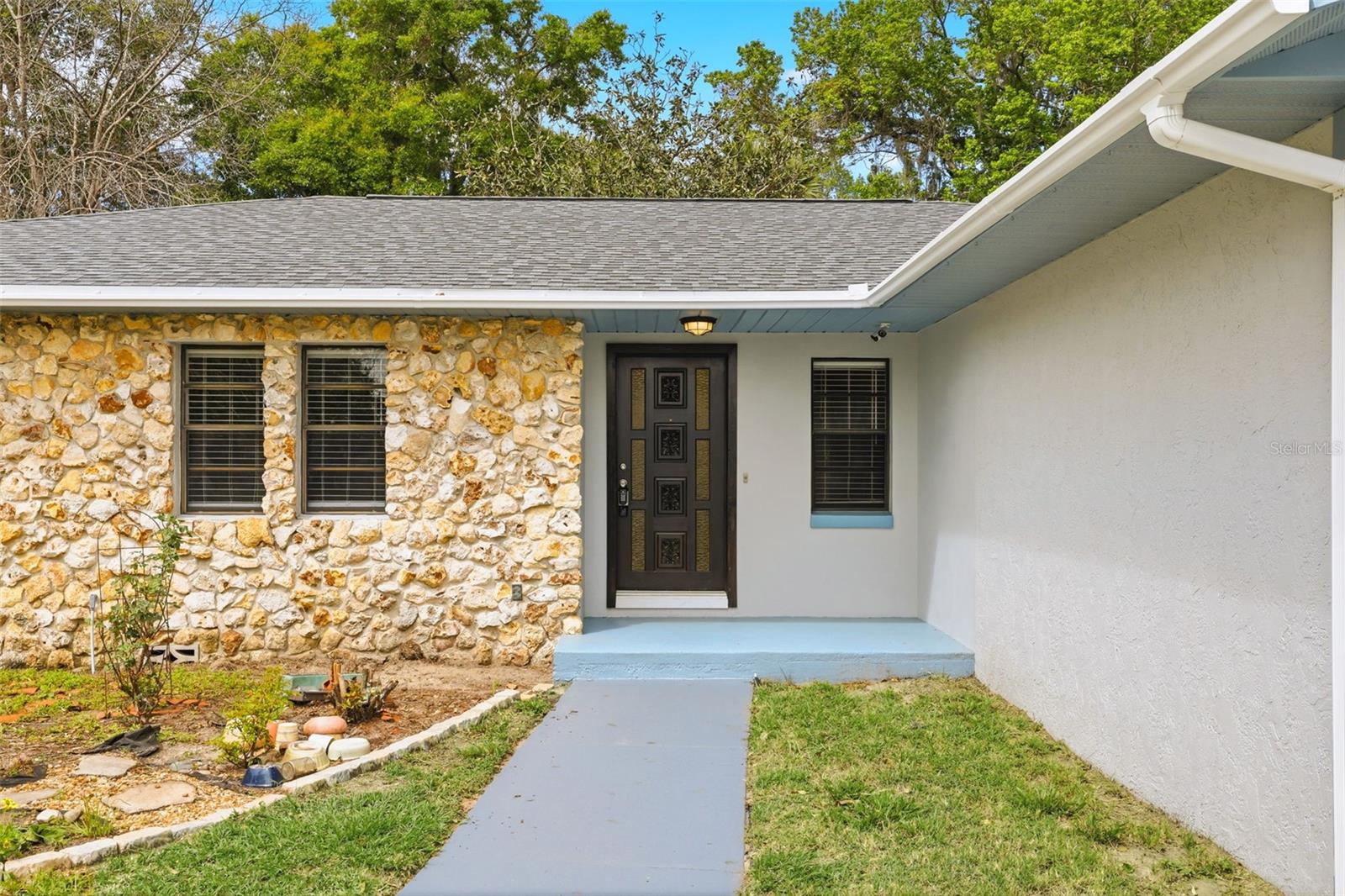 Image 6 of 40 For 303 Evergreen Court