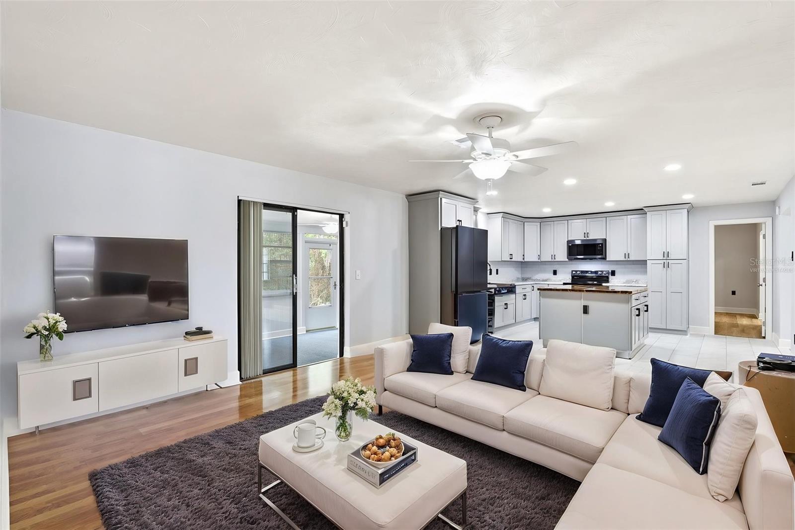 Image 7 of 40 For 303 Evergreen Court