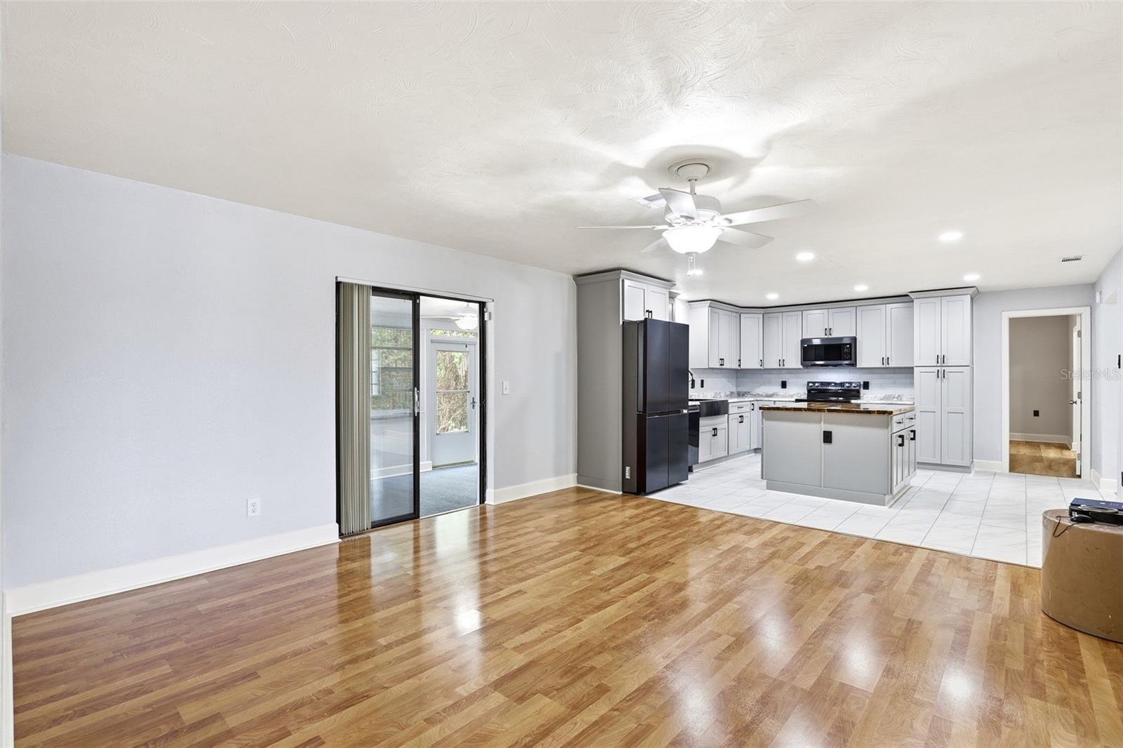 Image 8 of 40 For 303 Evergreen Court