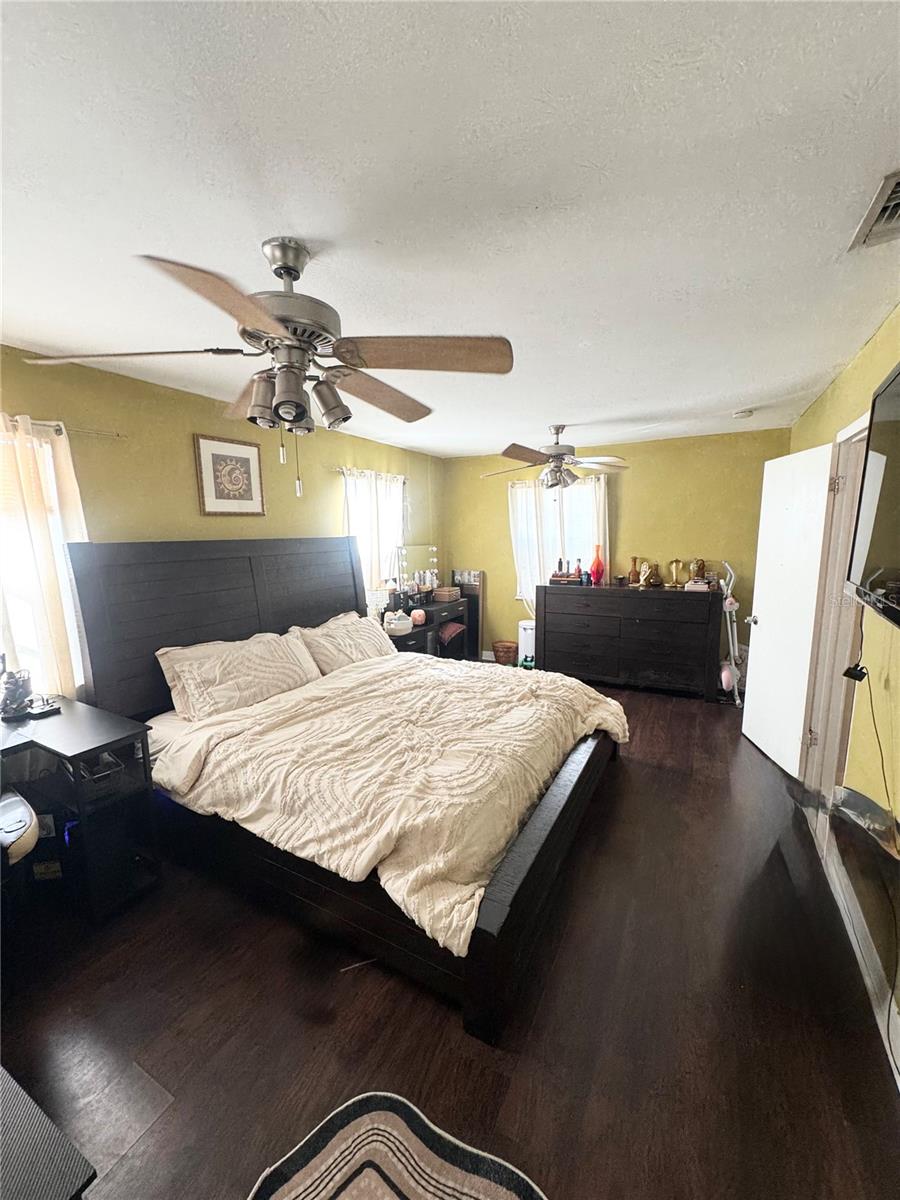 Image 14 of 25 For 831 Naples Drive