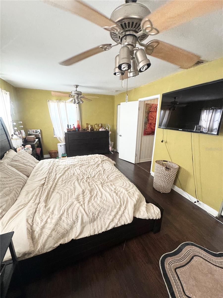 Image 15 of 25 For 831 Naples Drive