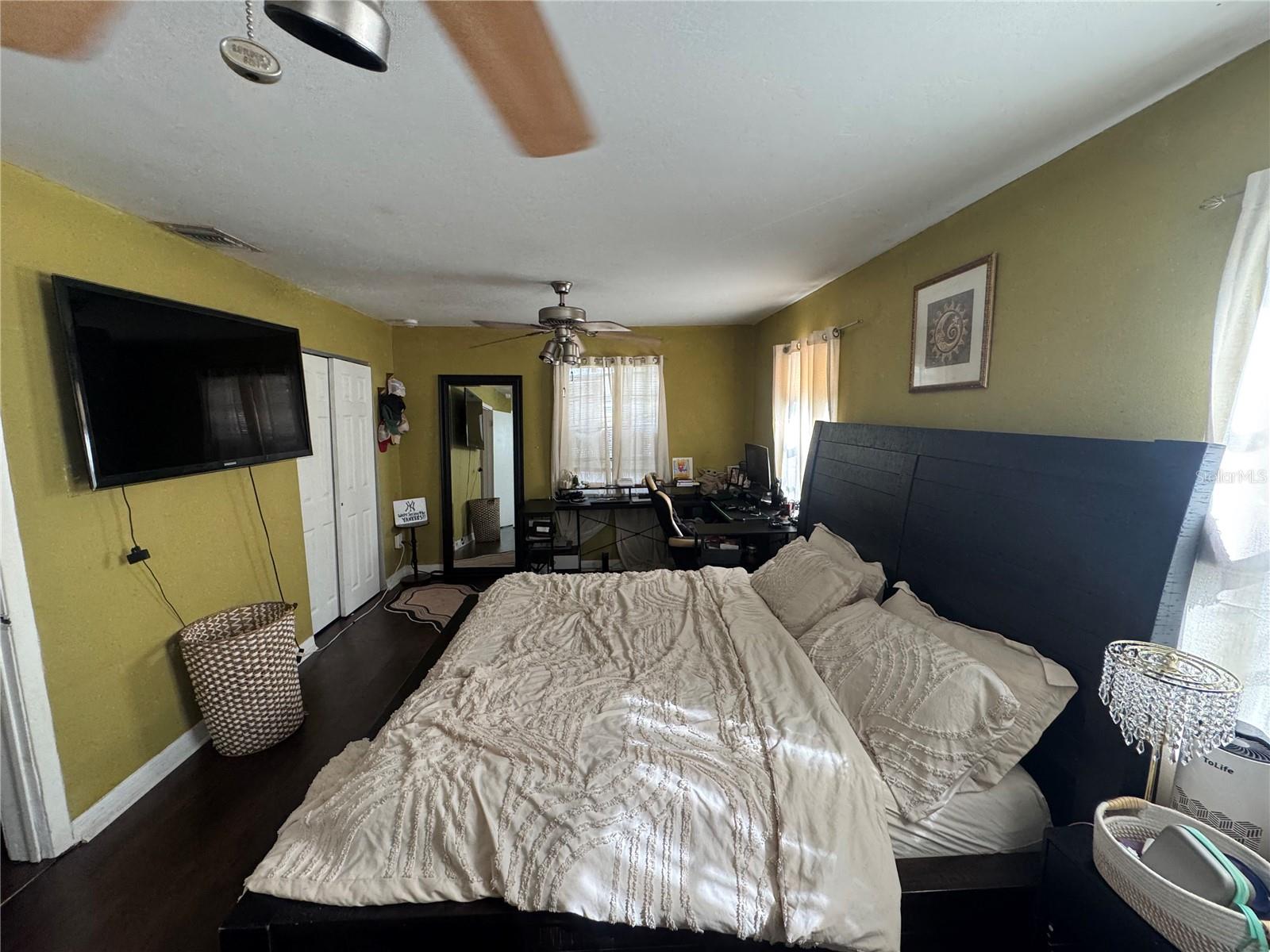 Image 16 of 25 For 831 Naples Drive