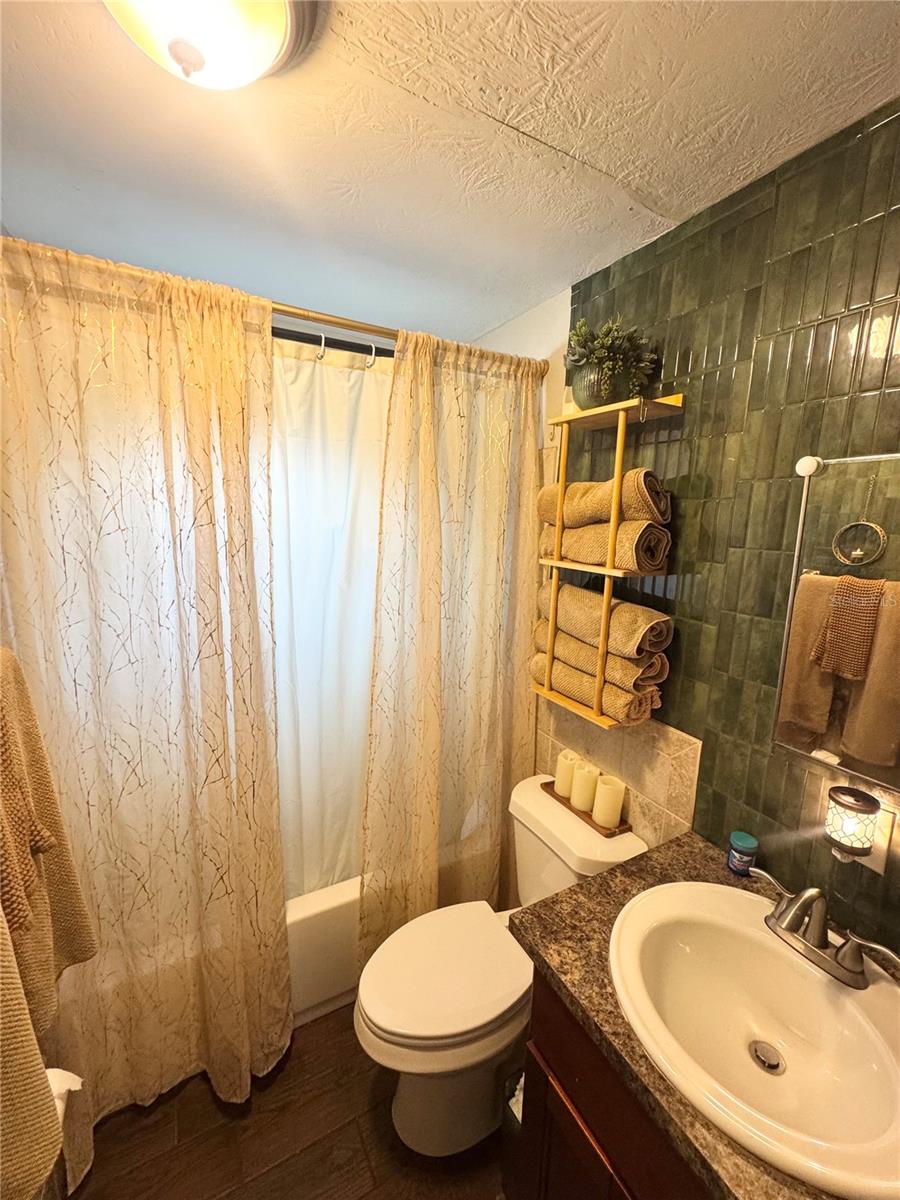 Image 19 of 25 For 831 Naples Drive