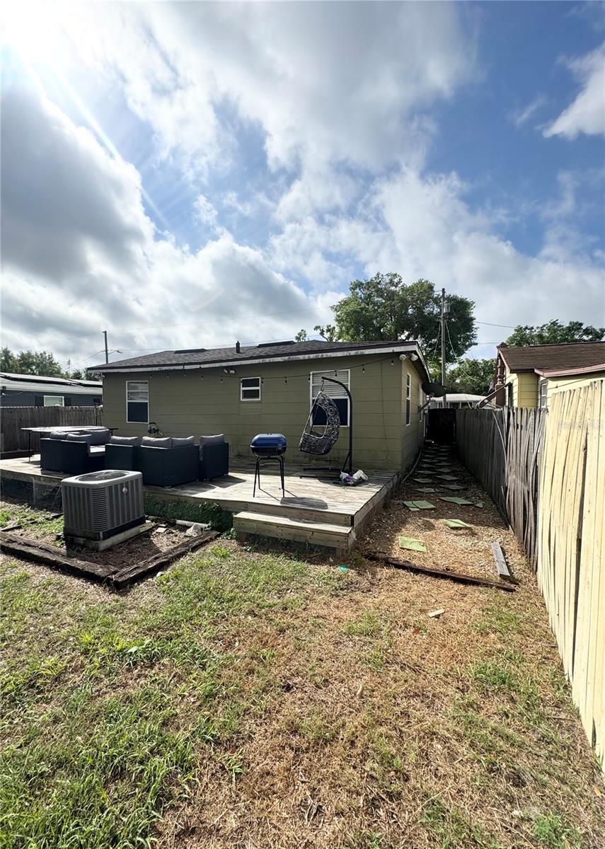 Image 23 of 25 For 831 Naples Drive