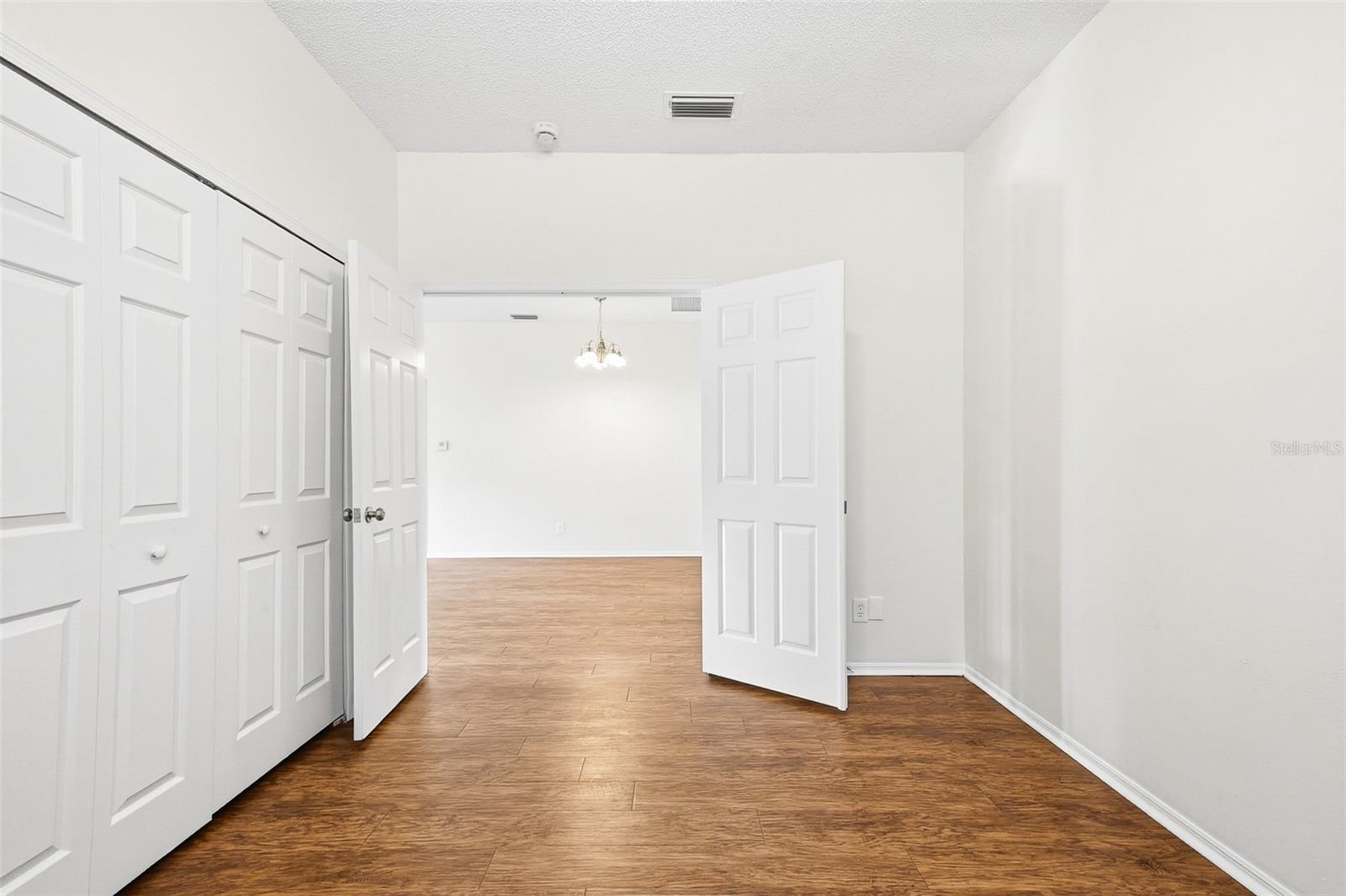 Image 23 of 34 For 503 Greg Street