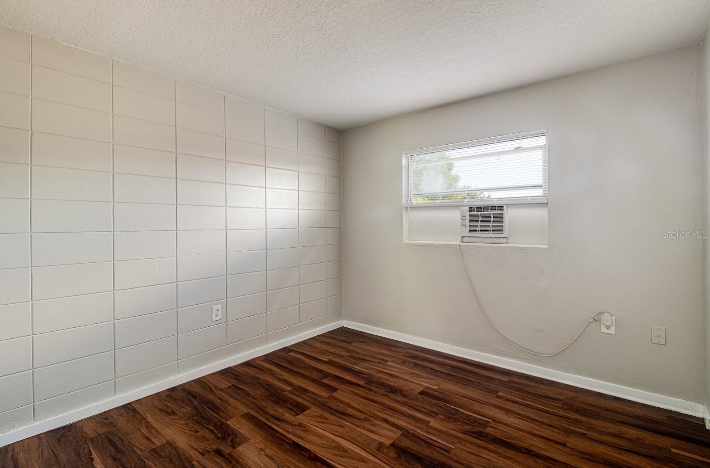 Image 7 of 7 For 1343 West Point Drive 04