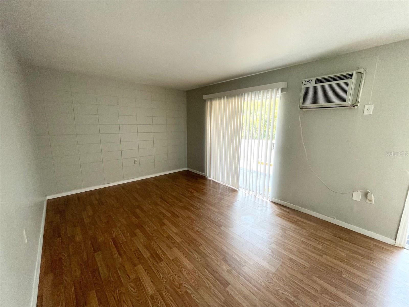 Image 4 of 16 For 1341 West Point Drive 03