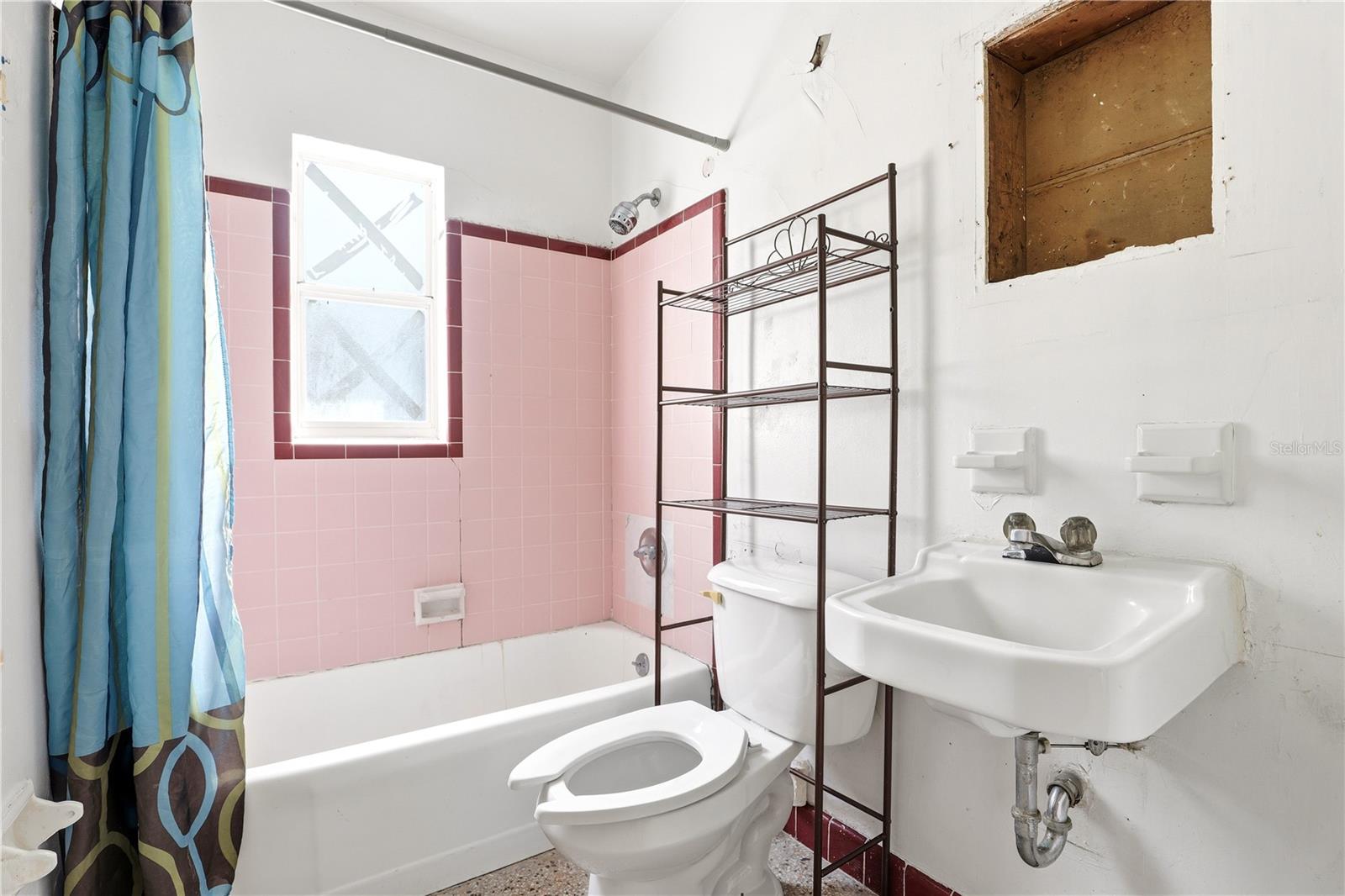 Image 13 of 23 For 1605 Dauphin Ln