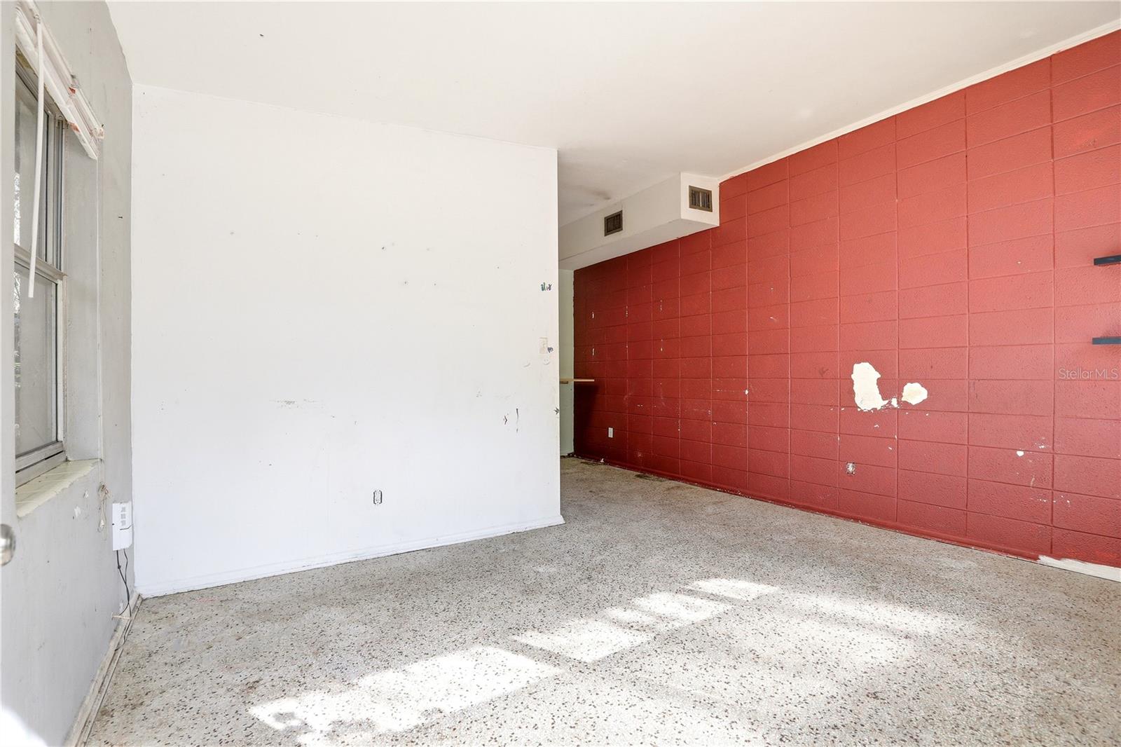 Image 16 of 23 For 1605 Dauphin Ln