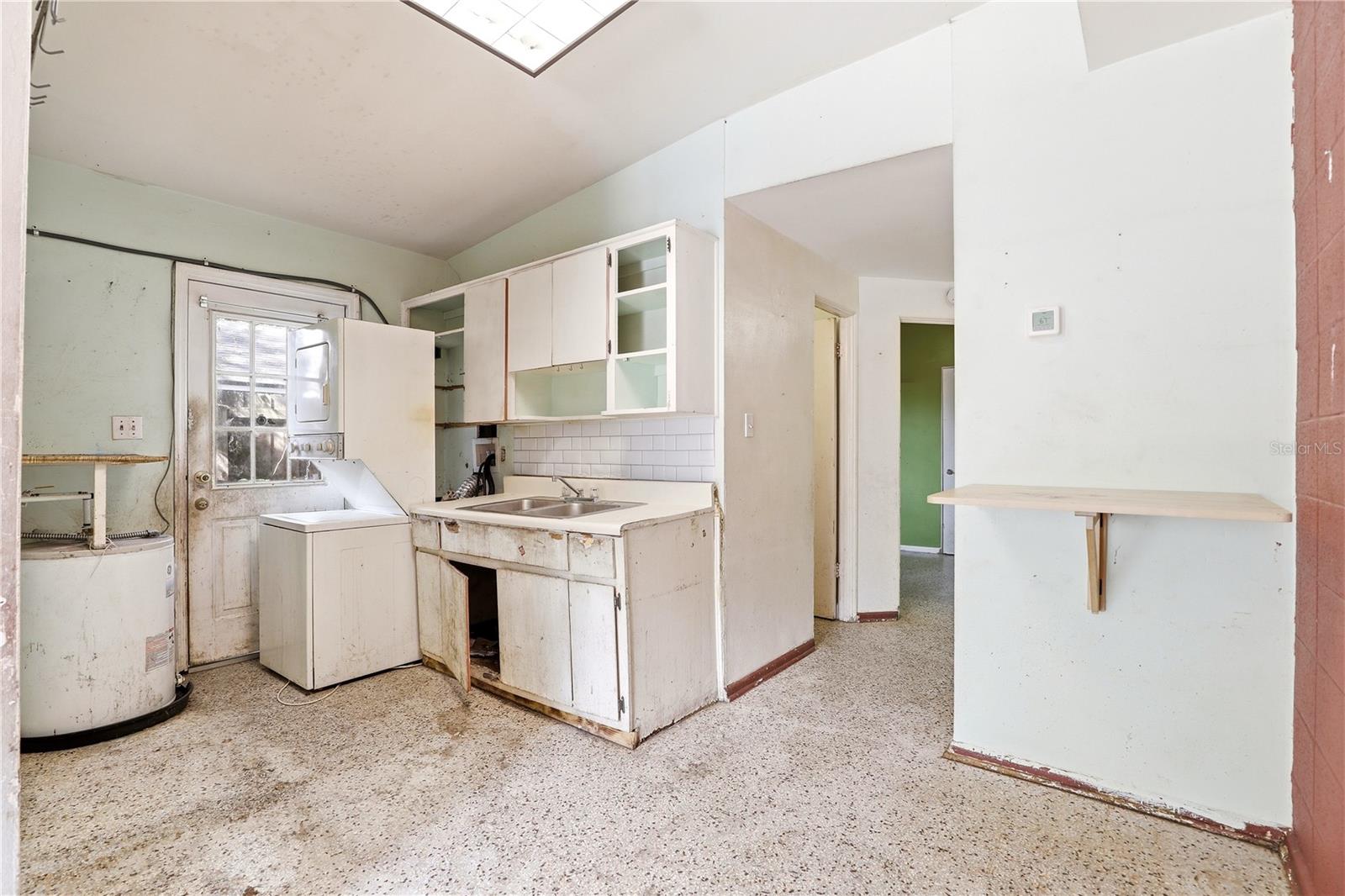 Image 18 of 23 For 1605 Dauphin Ln