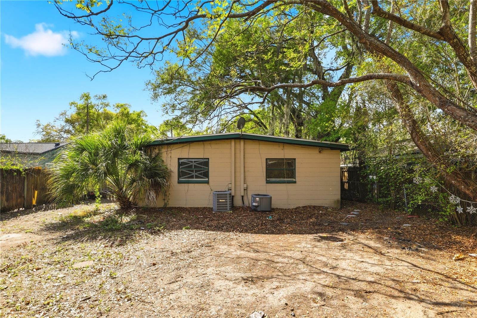 Image 3 of 23 For 1605 Dauphin Ln