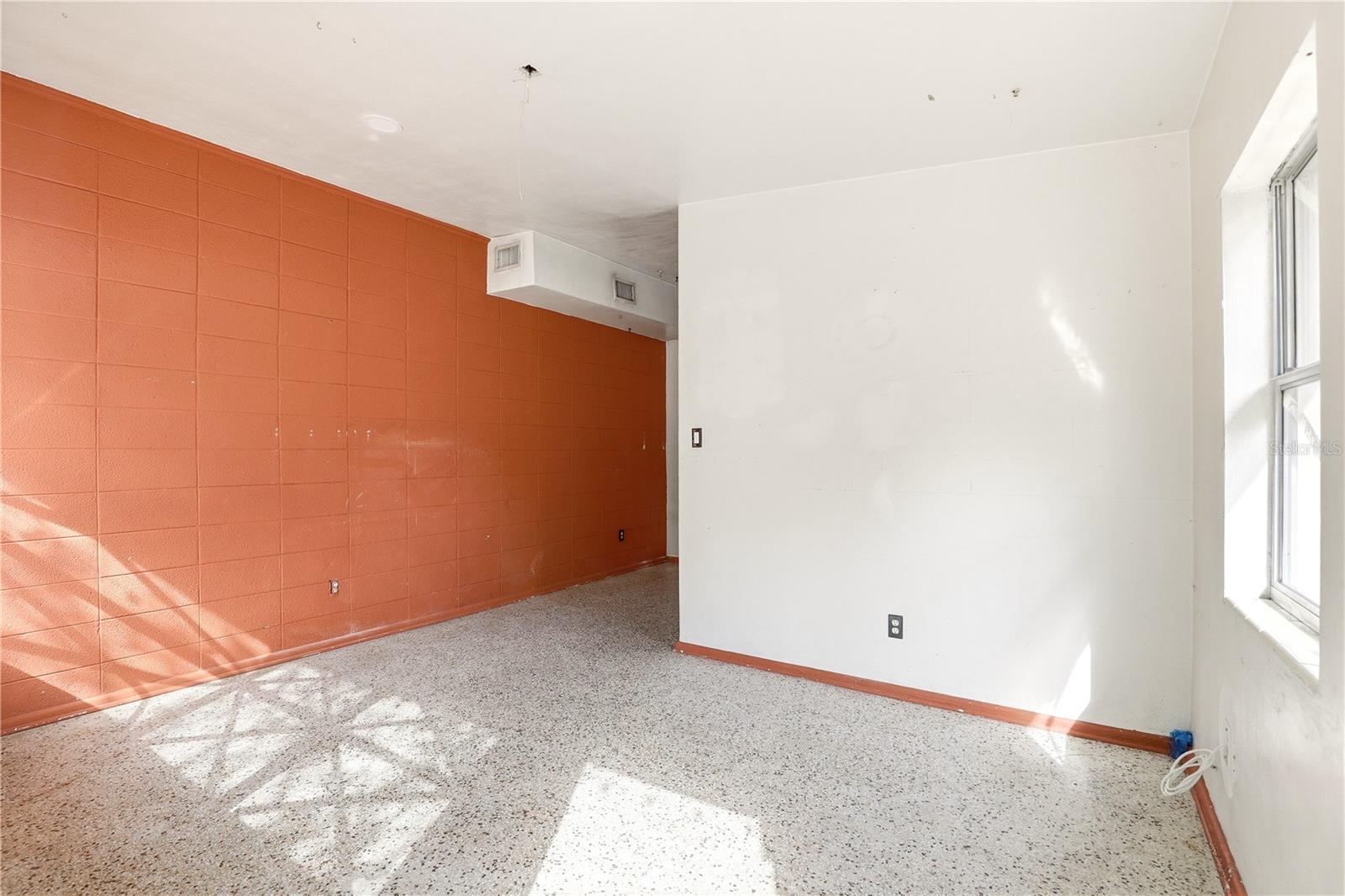 Image 9 of 23 For 1605 Dauphin Ln