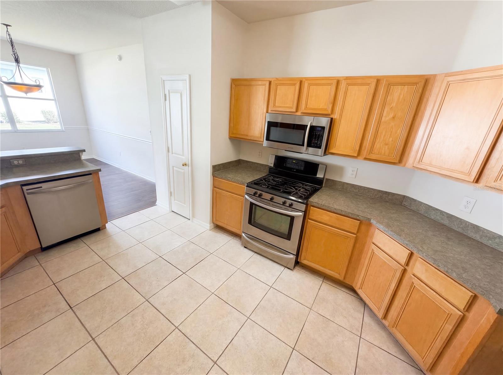 Image 11 of 36 For 2727 Valencia Grove Drive