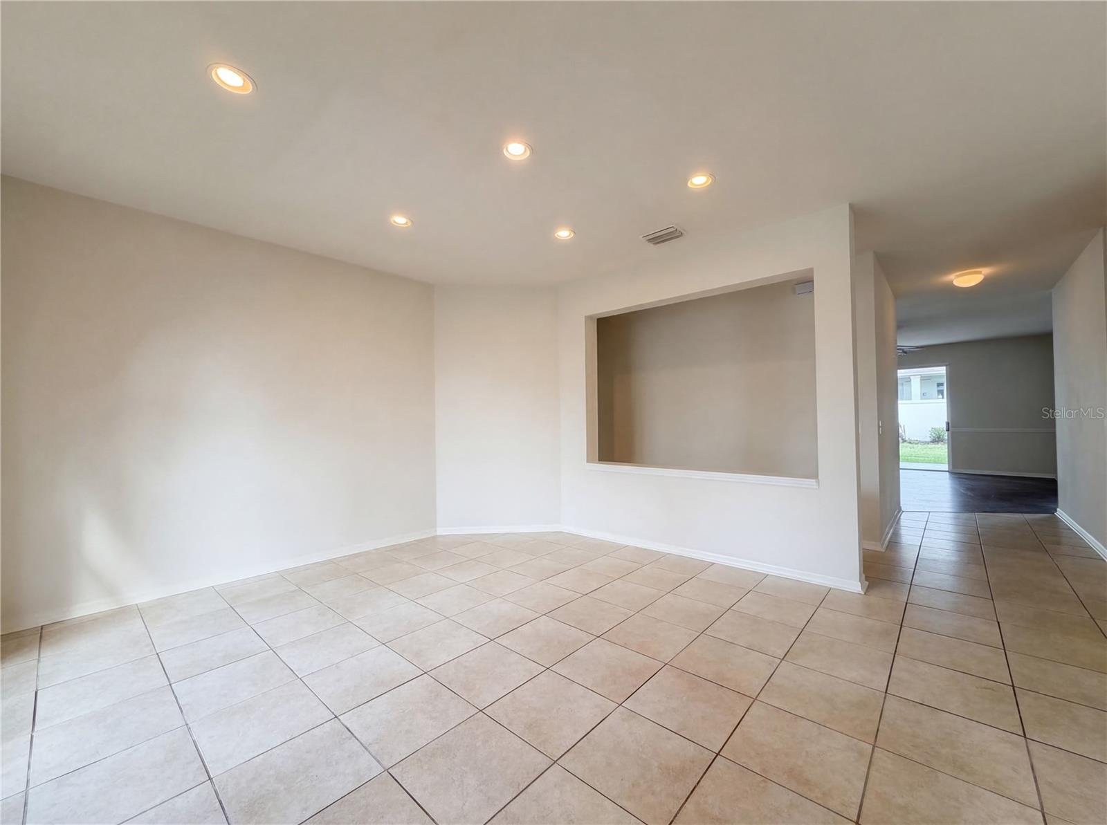 Image 17 of 36 For 2727 Valencia Grove Drive