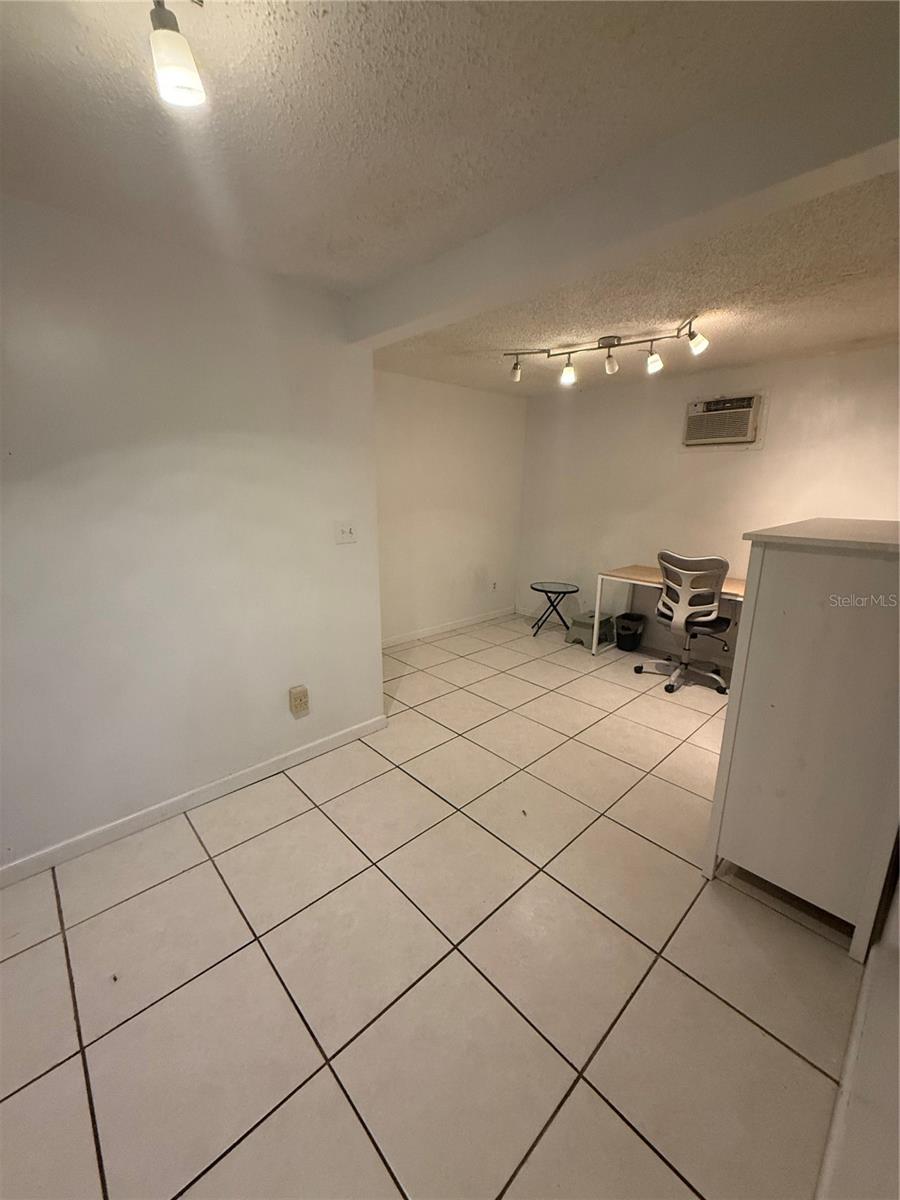 Image 11 of 20 For 1410 Fern Creek Avenue