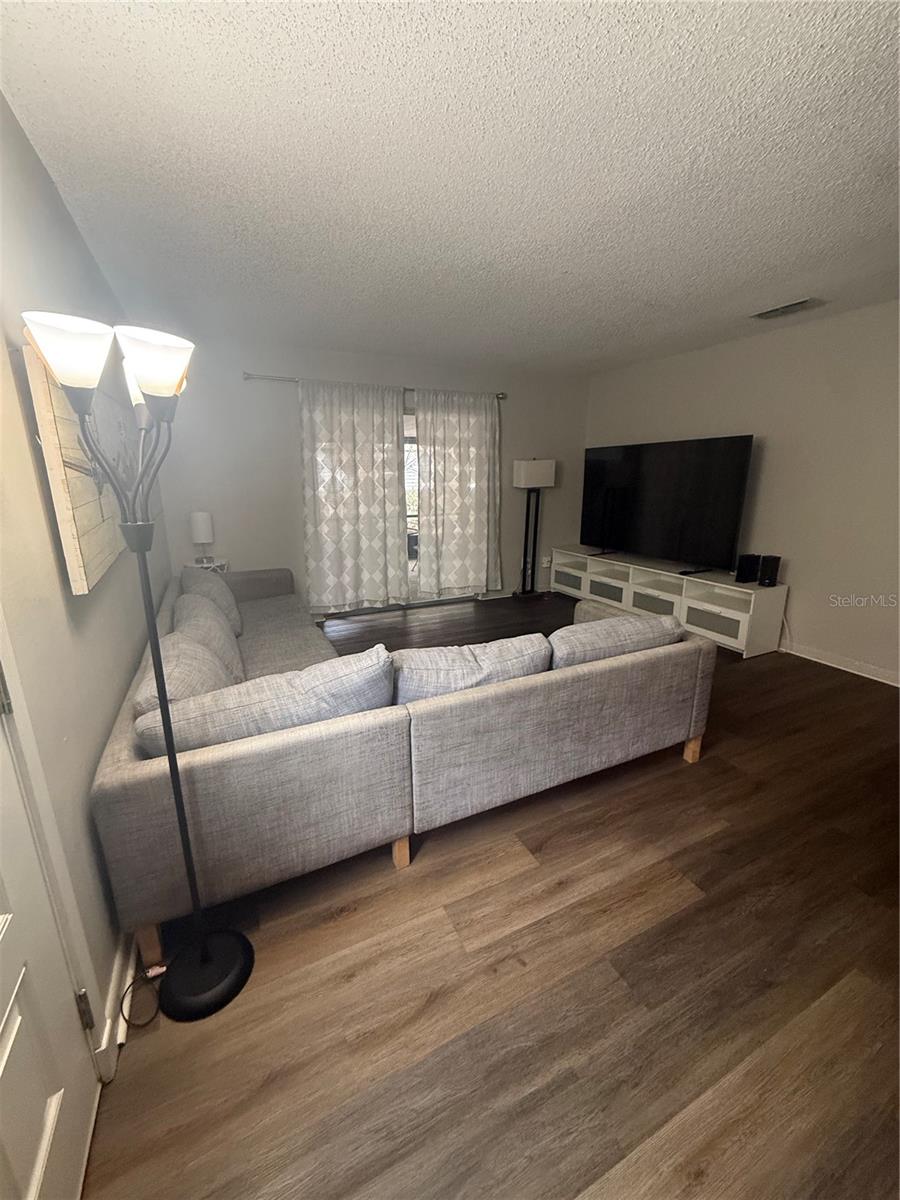 Image 6 of 20 For 1410 Fern Creek Avenue