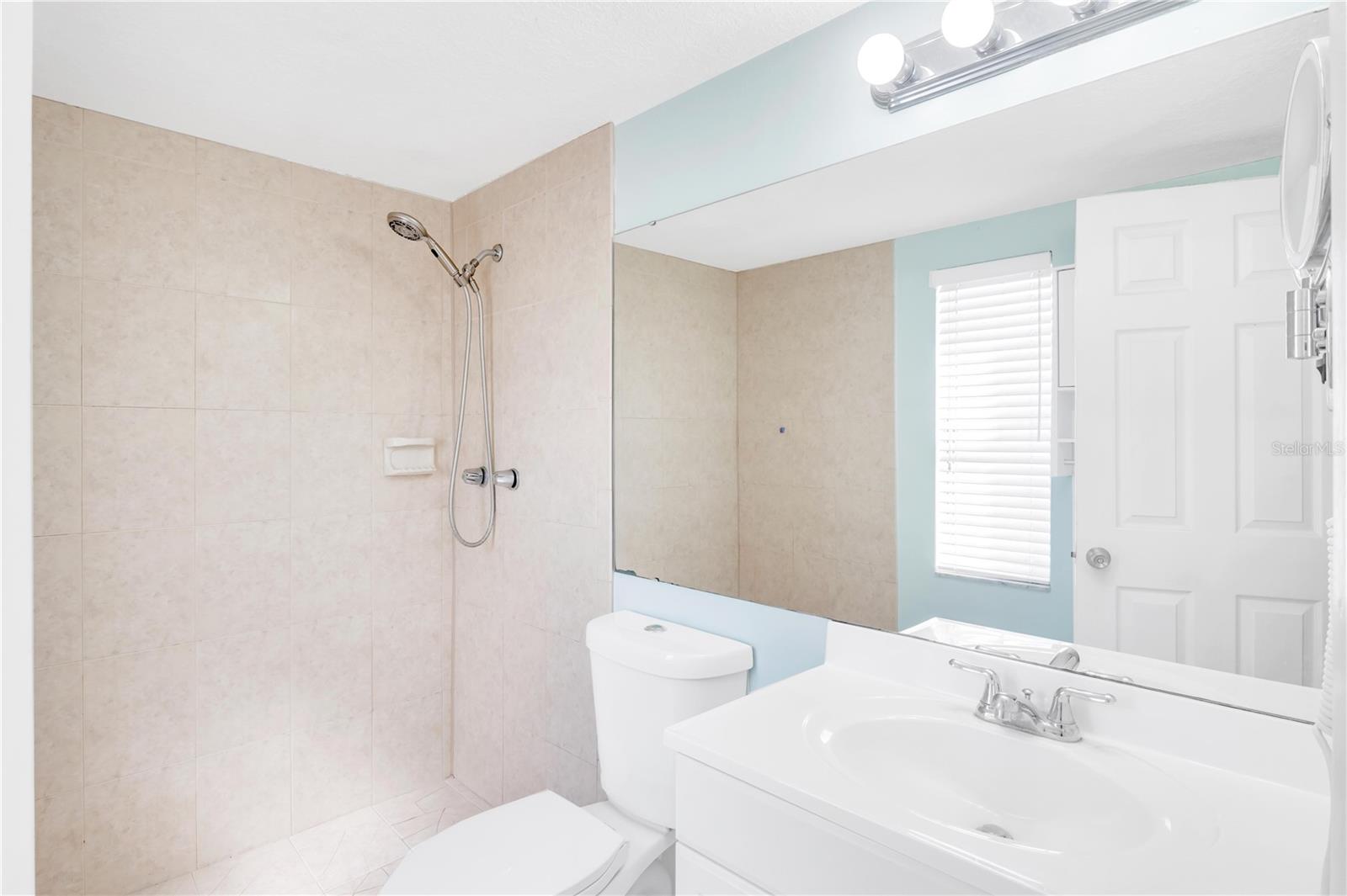 Image 10 of 19 For 1000 Semoran Boulevard 805