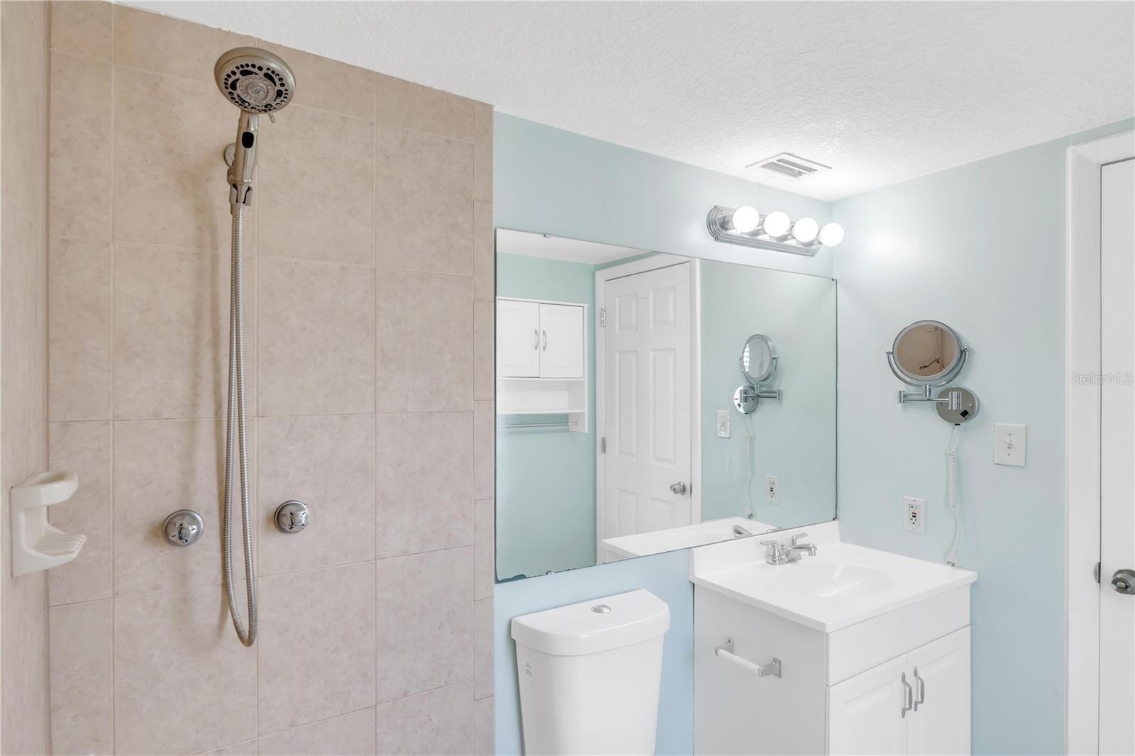 Image 11 of 19 For 1000 Semoran Boulevard 805