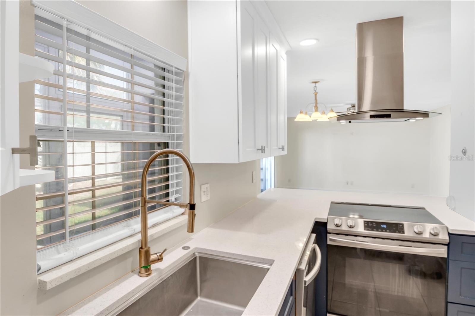 Image 4 of 19 For 1000 Semoran Boulevard 805