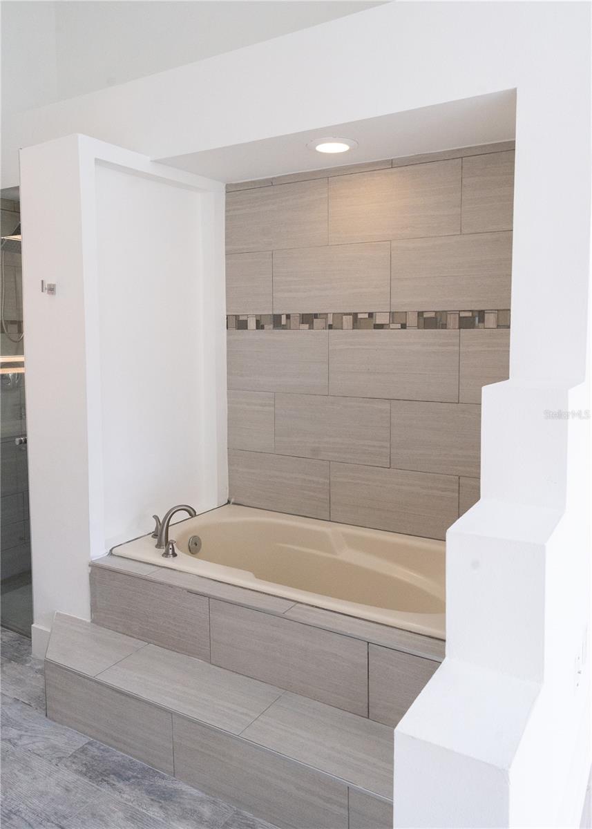 Image 28 of 38 For 2319 Island Club Way