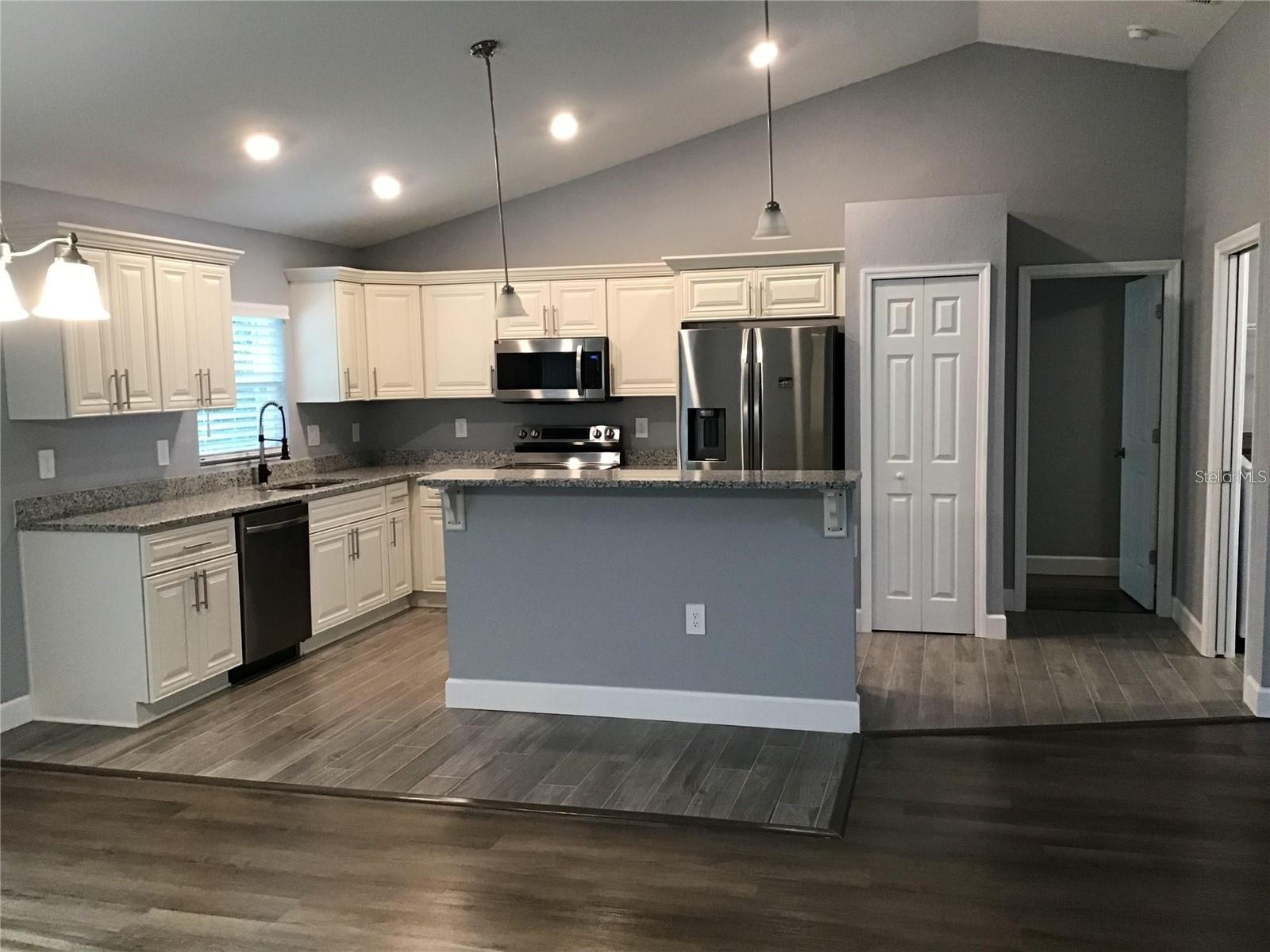 Image 4 of 18 For 276 Oak Lane Track