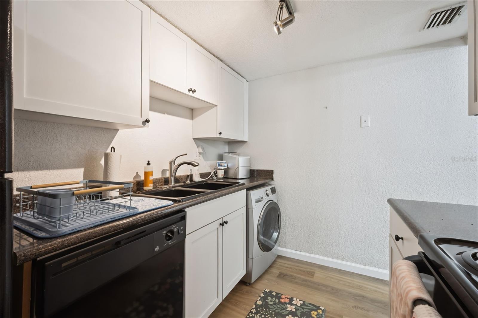 Image 16 of 28 For 754 Michigan Street 185