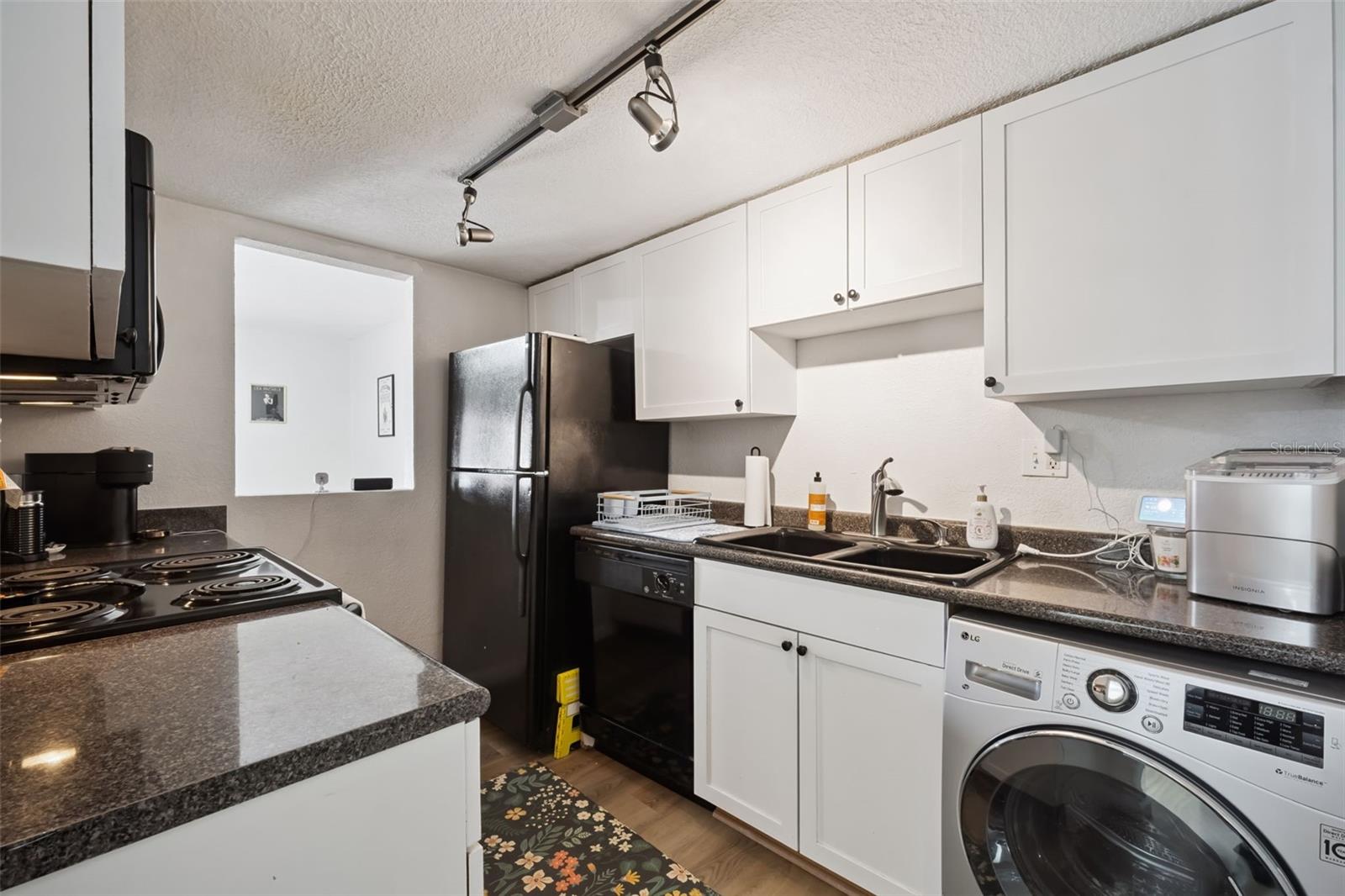 Image 8 of 28 For 754 Michigan Street 185