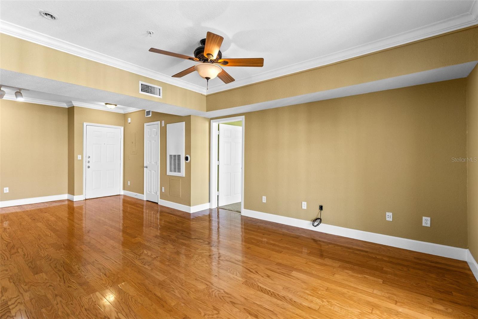 Image 11 of 26 For 204 South Street 6057