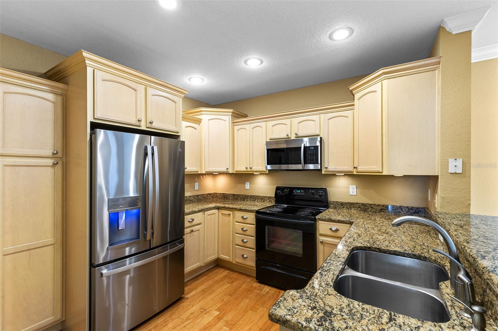 Image 6 of 26 For 204 South Street 6057