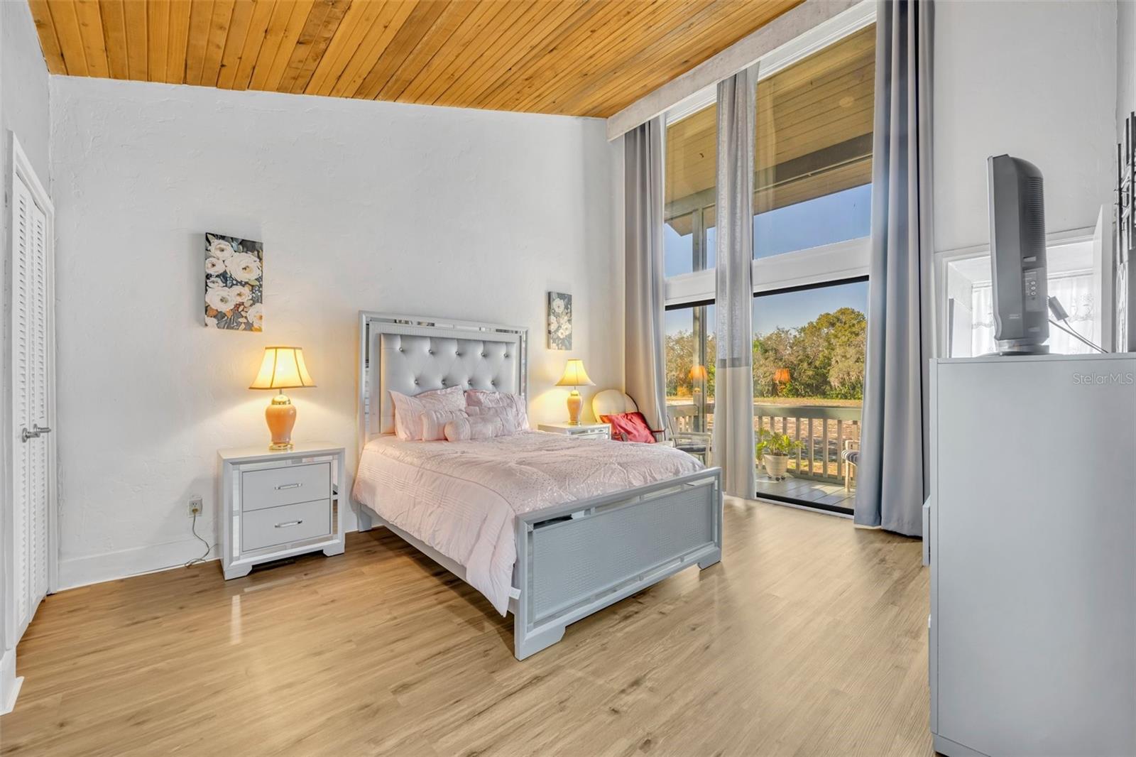 Image 24 of 35 For 5036 Sherwood Lane 3945-6