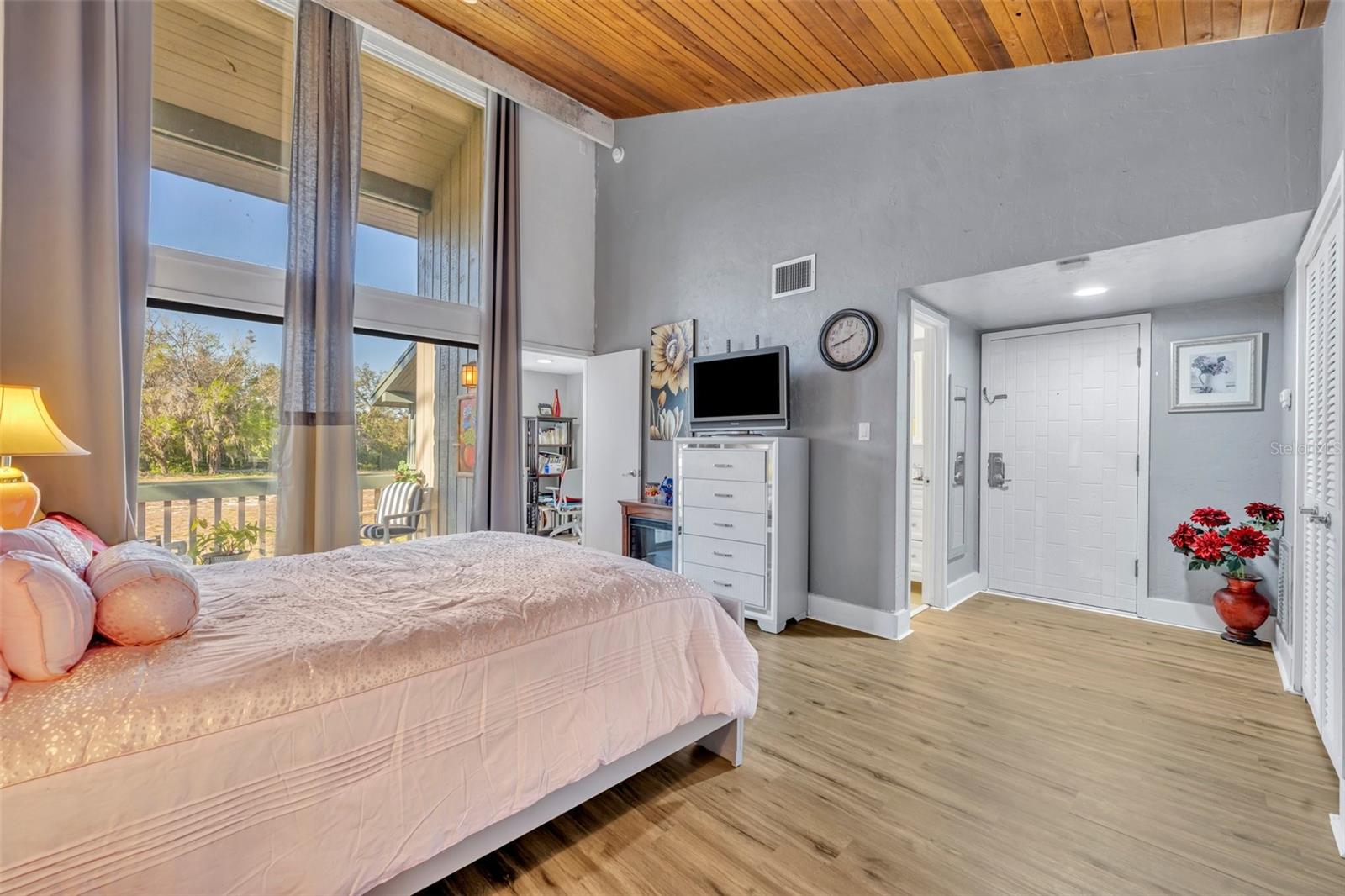 Image 27 of 35 For 5036 Sherwood Lane 3945-6