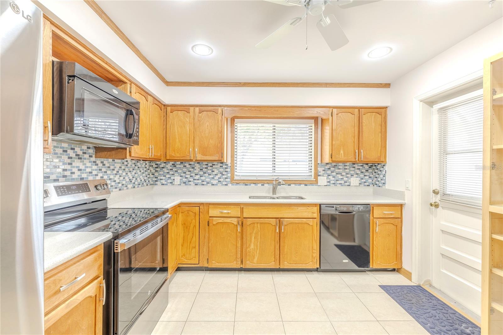 Image 10 of 30 For 2211 Mcmahon Court 1045