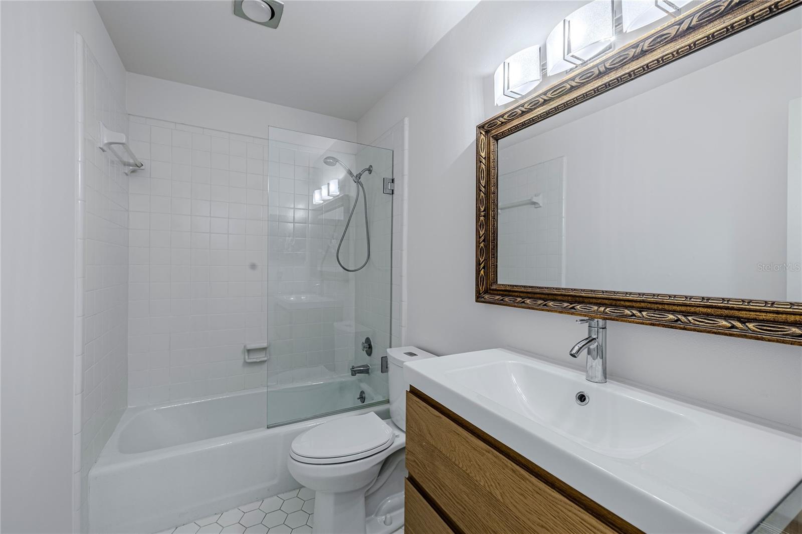 Image 21 of 30 For 2211 Mcmahon Court 1045