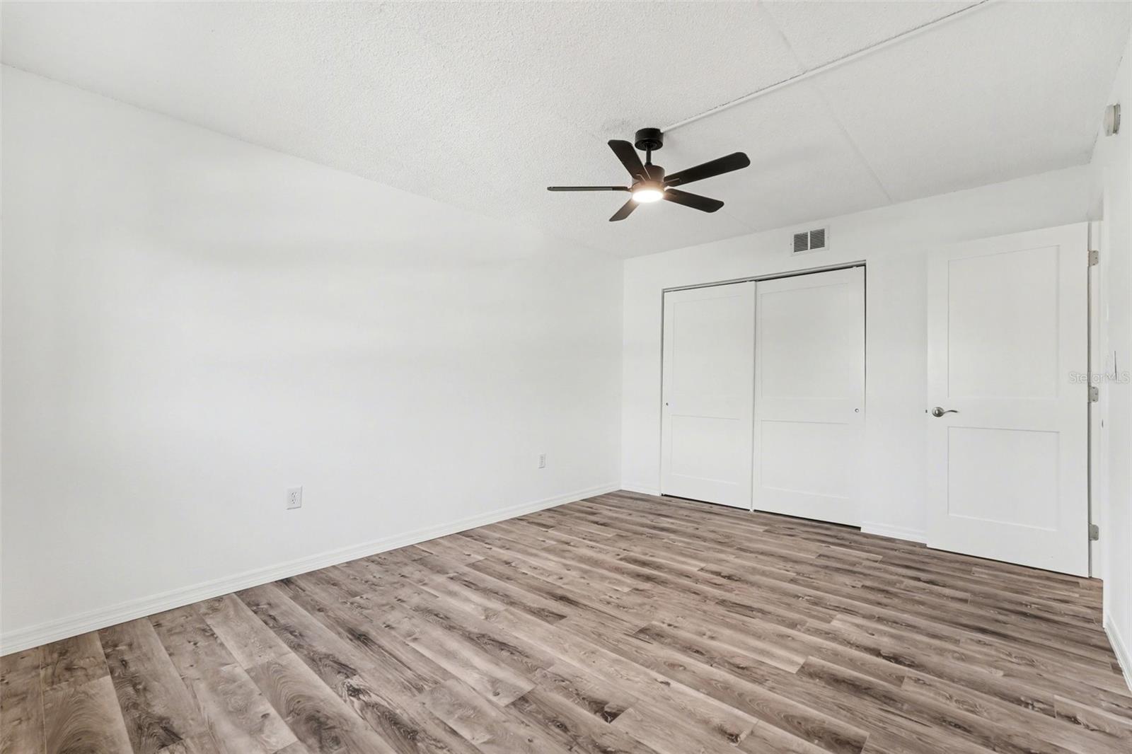 Image 19 of 32 For 8828 Bay Pointe Drive 104