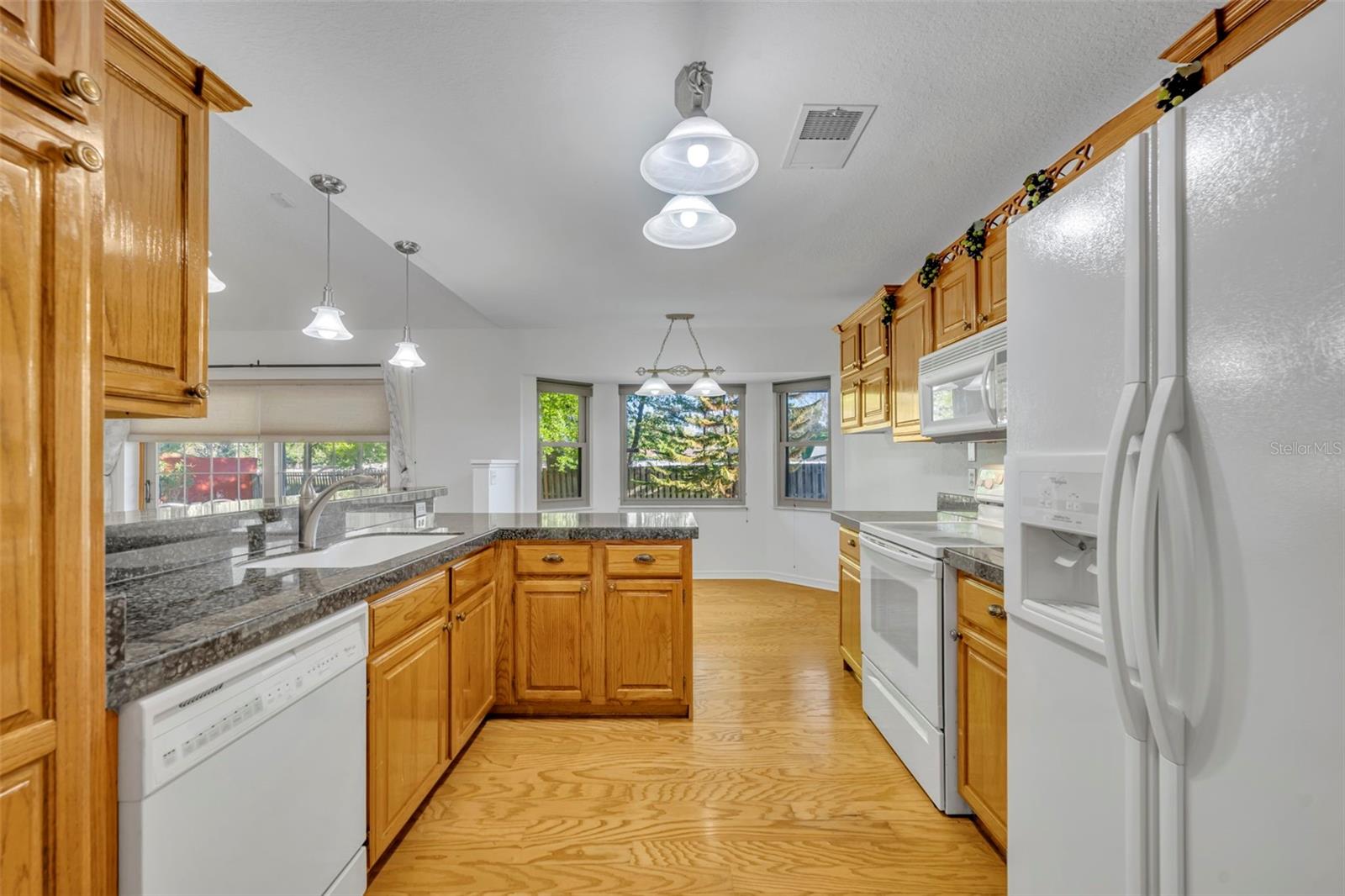 Image 10 of 25 For 418 Shelby Court