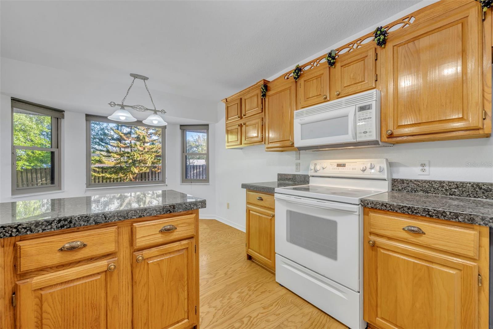 Image 12 of 25 For 418 Shelby Court