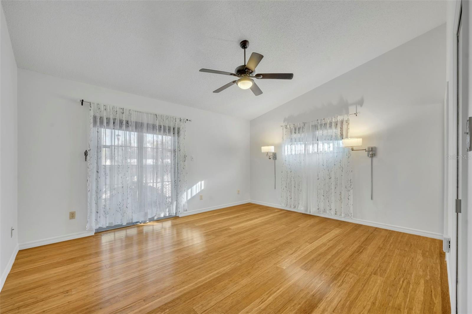 Image 14 of 25 For 418 Shelby Court