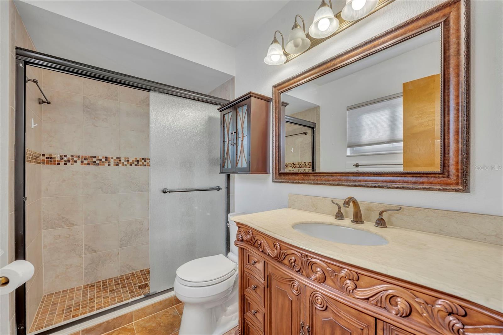 Image 16 of 25 For 418 Shelby Court