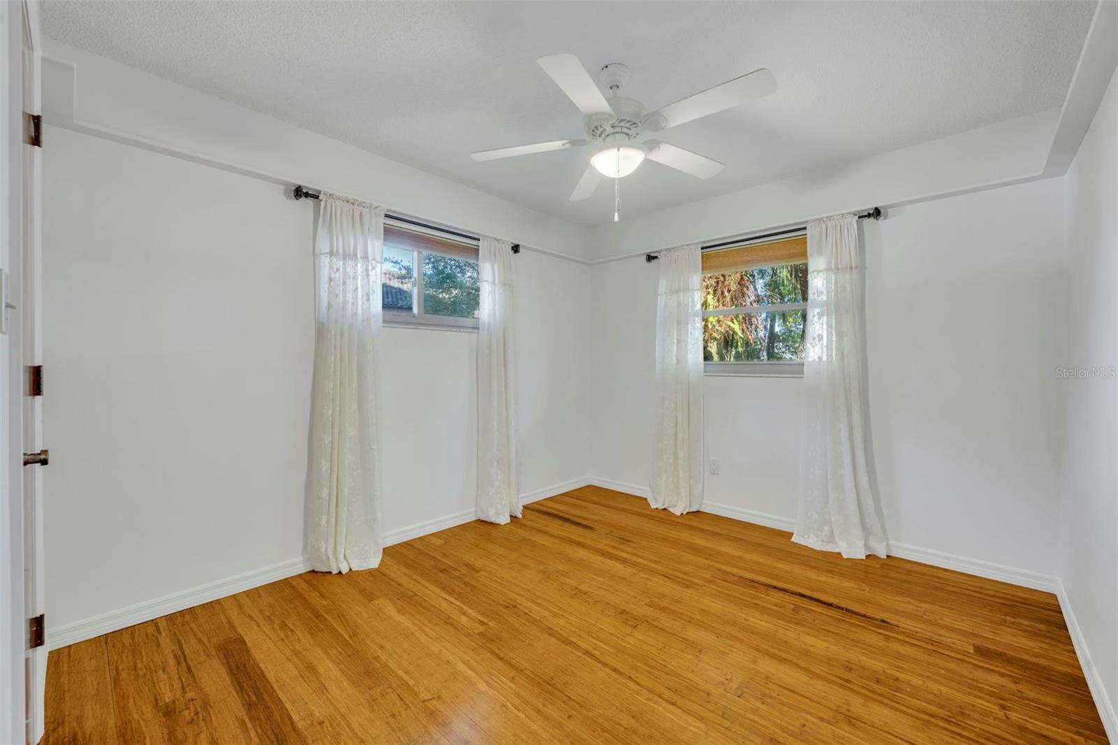 Image 19 of 25 For 418 Shelby Court