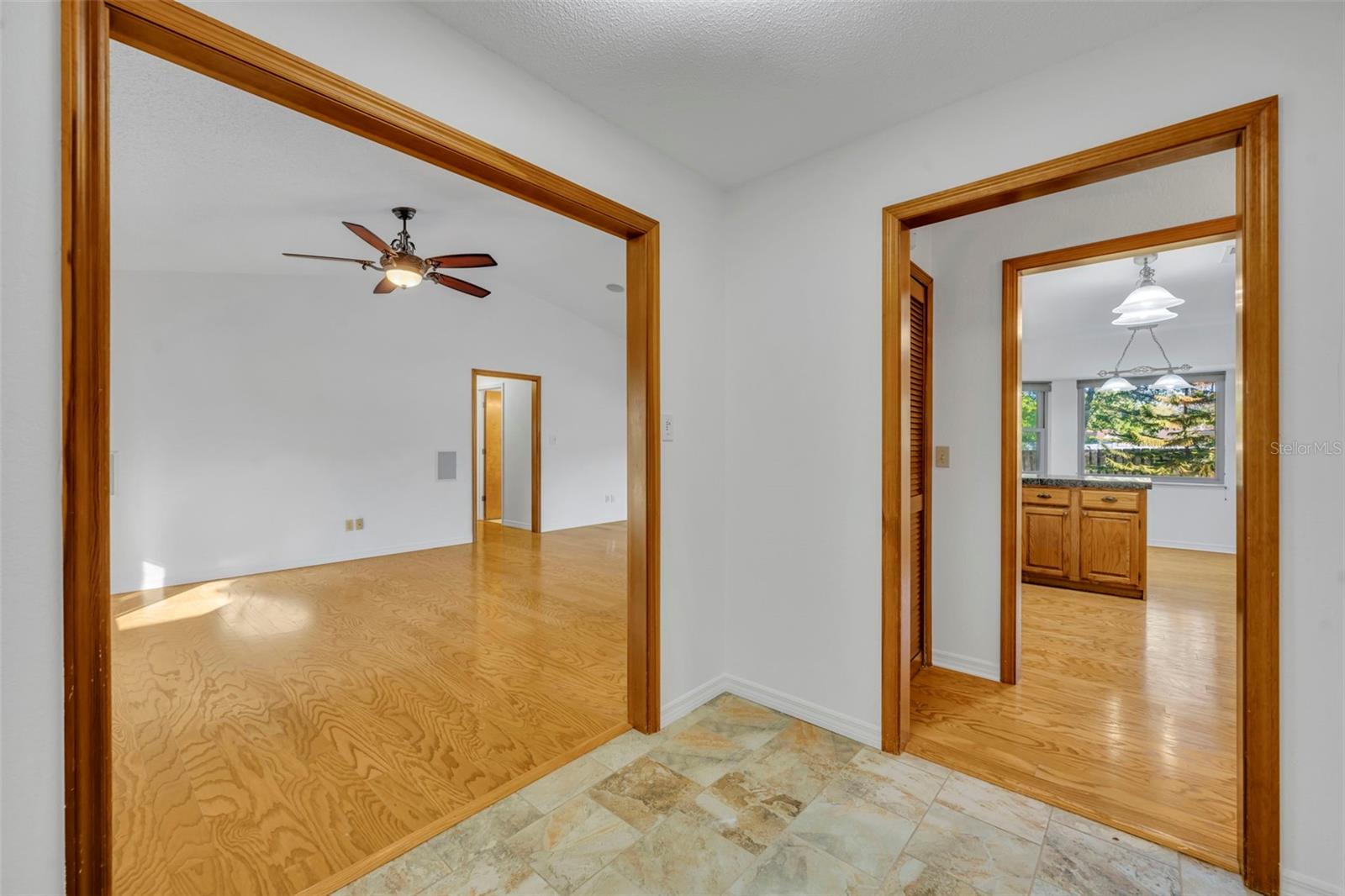 Image 4 of 25 For 418 Shelby Court