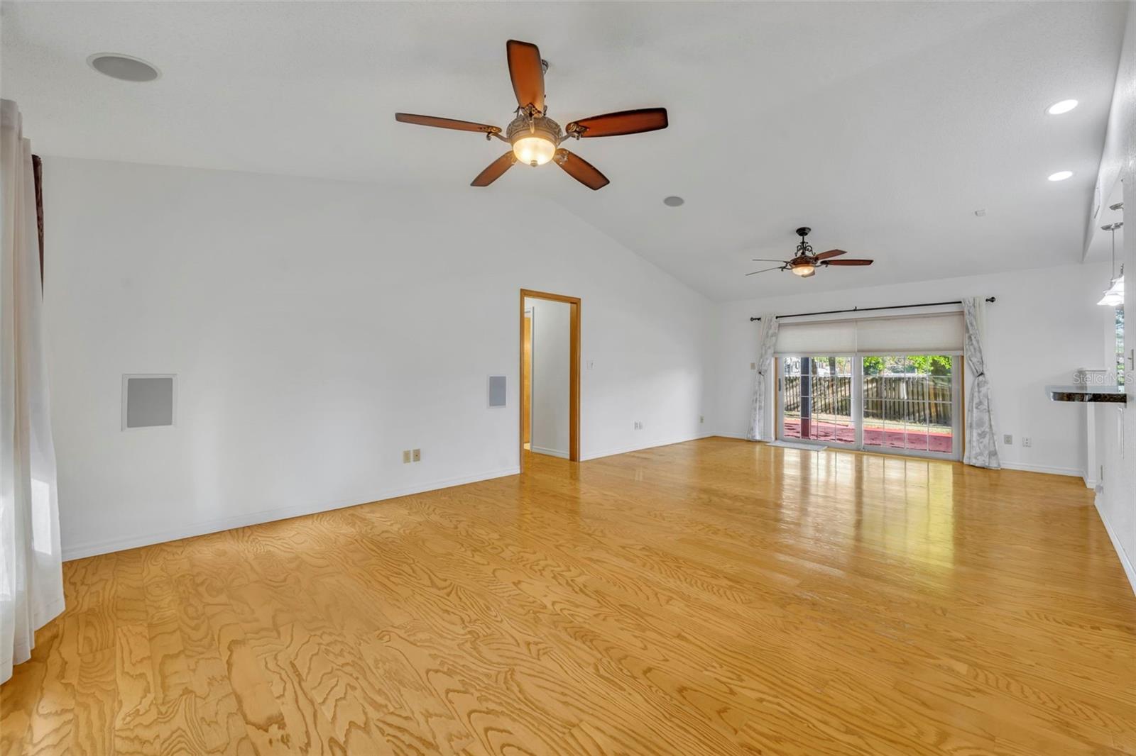 Image 5 of 25 For 418 Shelby Court