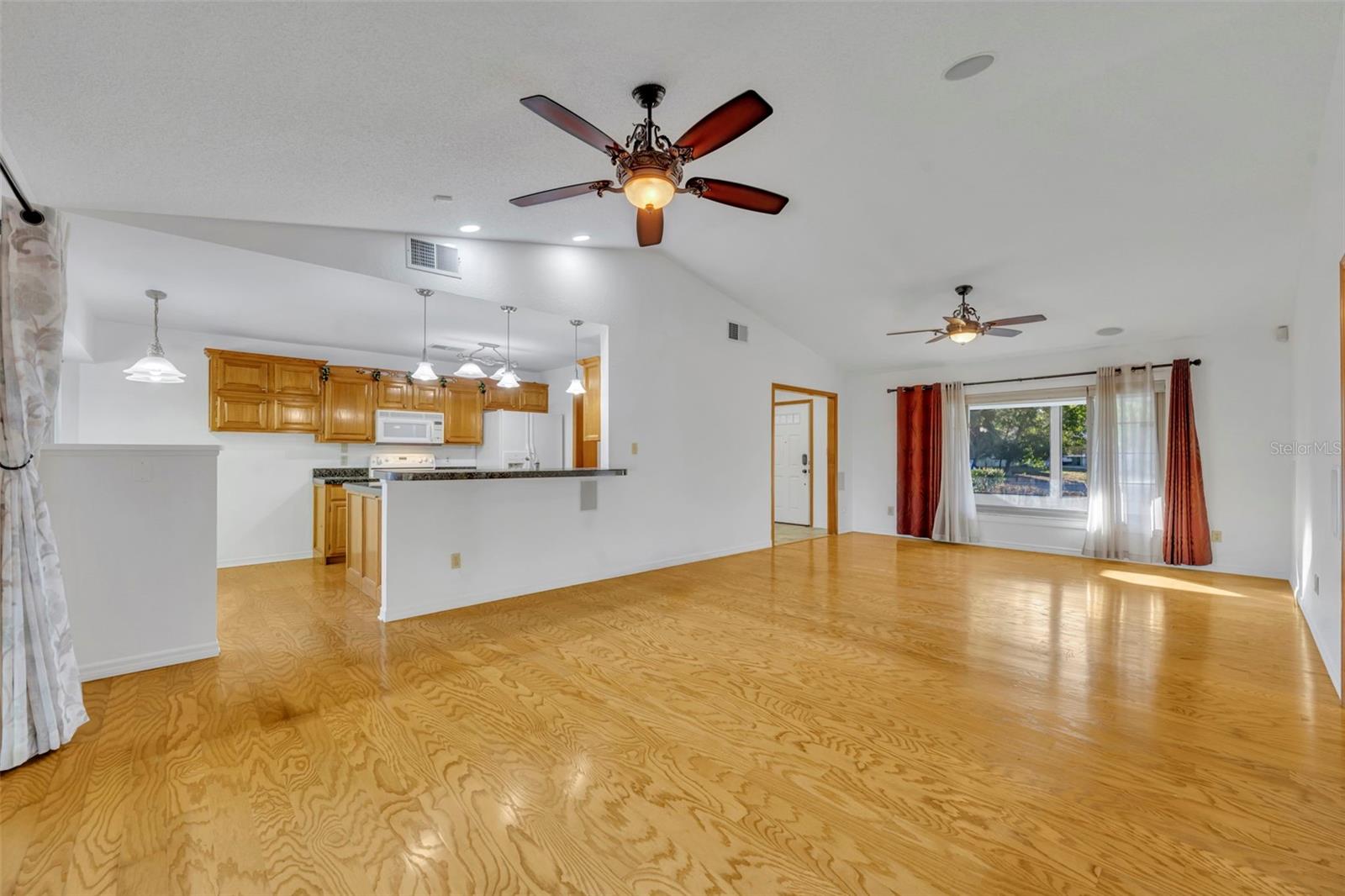 Image 6 of 25 For 418 Shelby Court