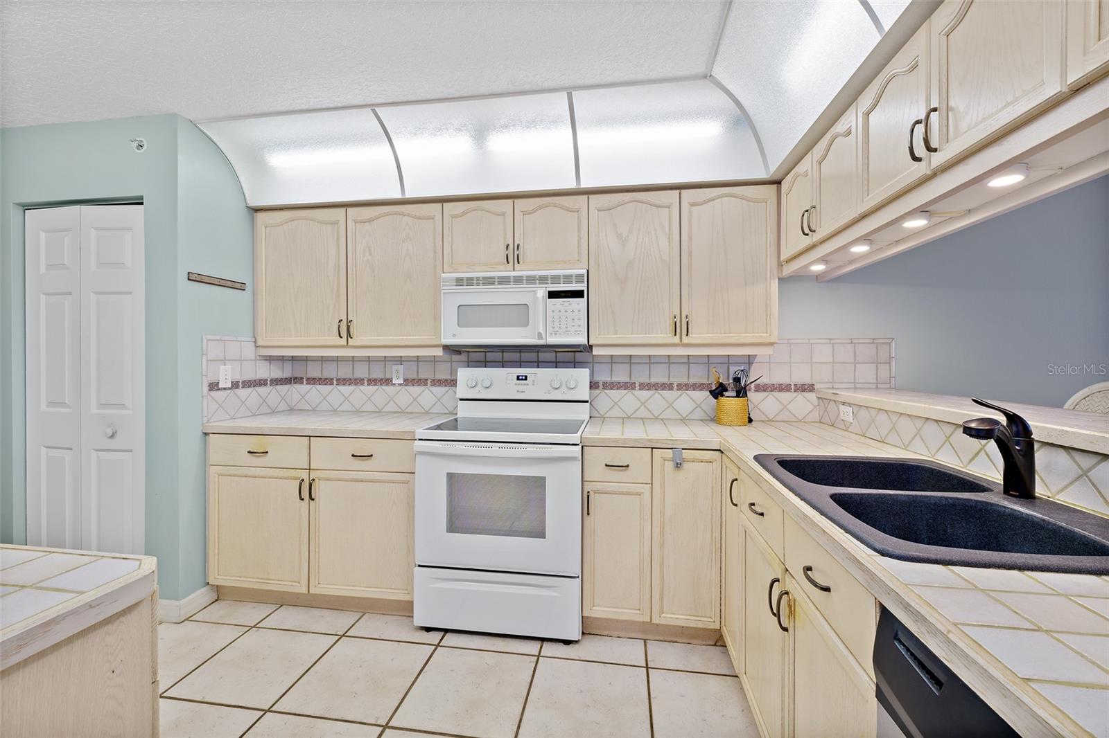 Image 21 of 44 For 3740 Ocean Beach Boulevard 704