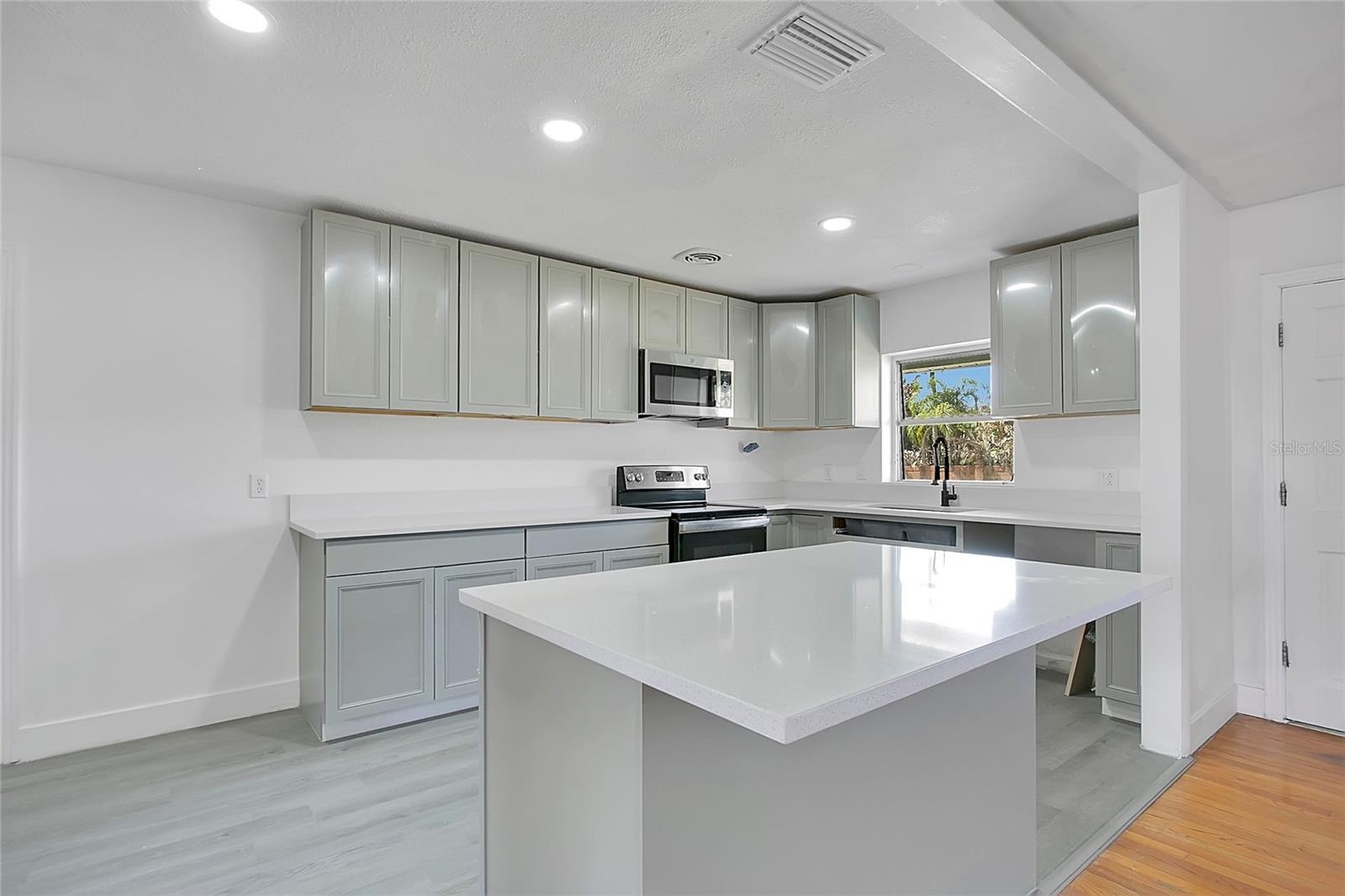 Image 10 of 37 For 1951 Crystal Lake Drive