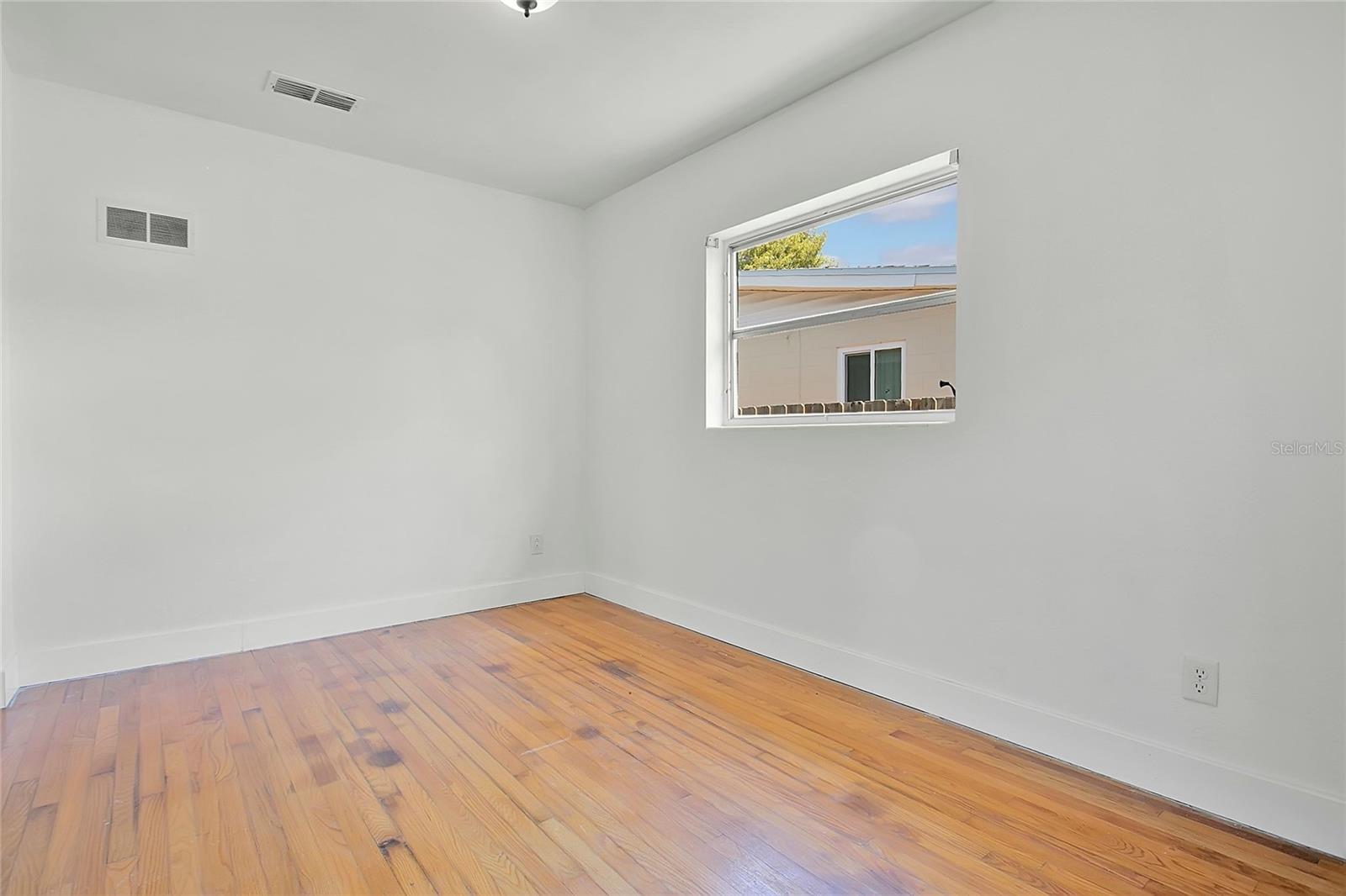 Image 21 of 37 For 1951 Crystal Lake Drive