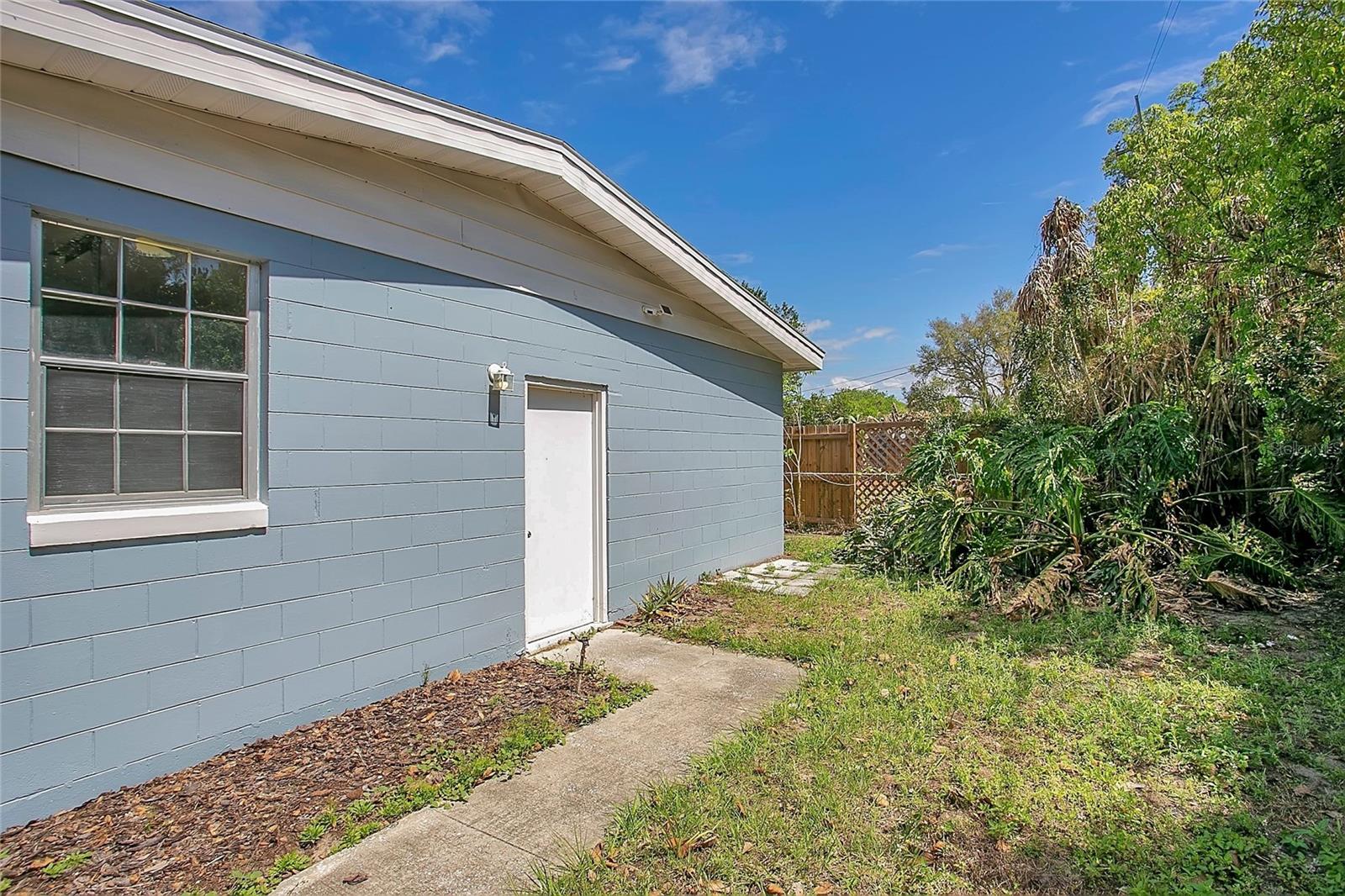 Image 27 of 37 For 1951 Crystal Lake Drive