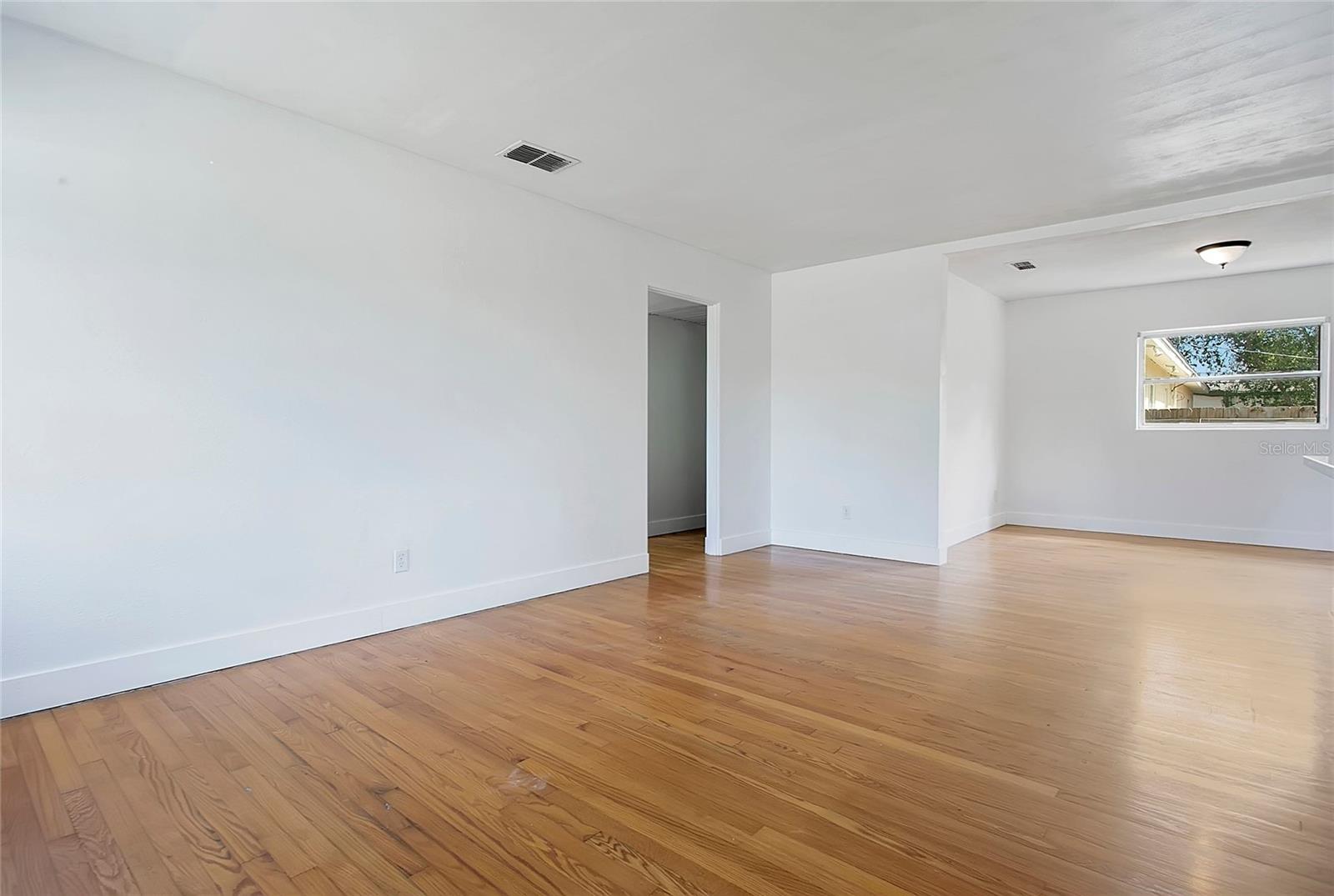 Image 7 of 37 For 1951 Crystal Lake Drive