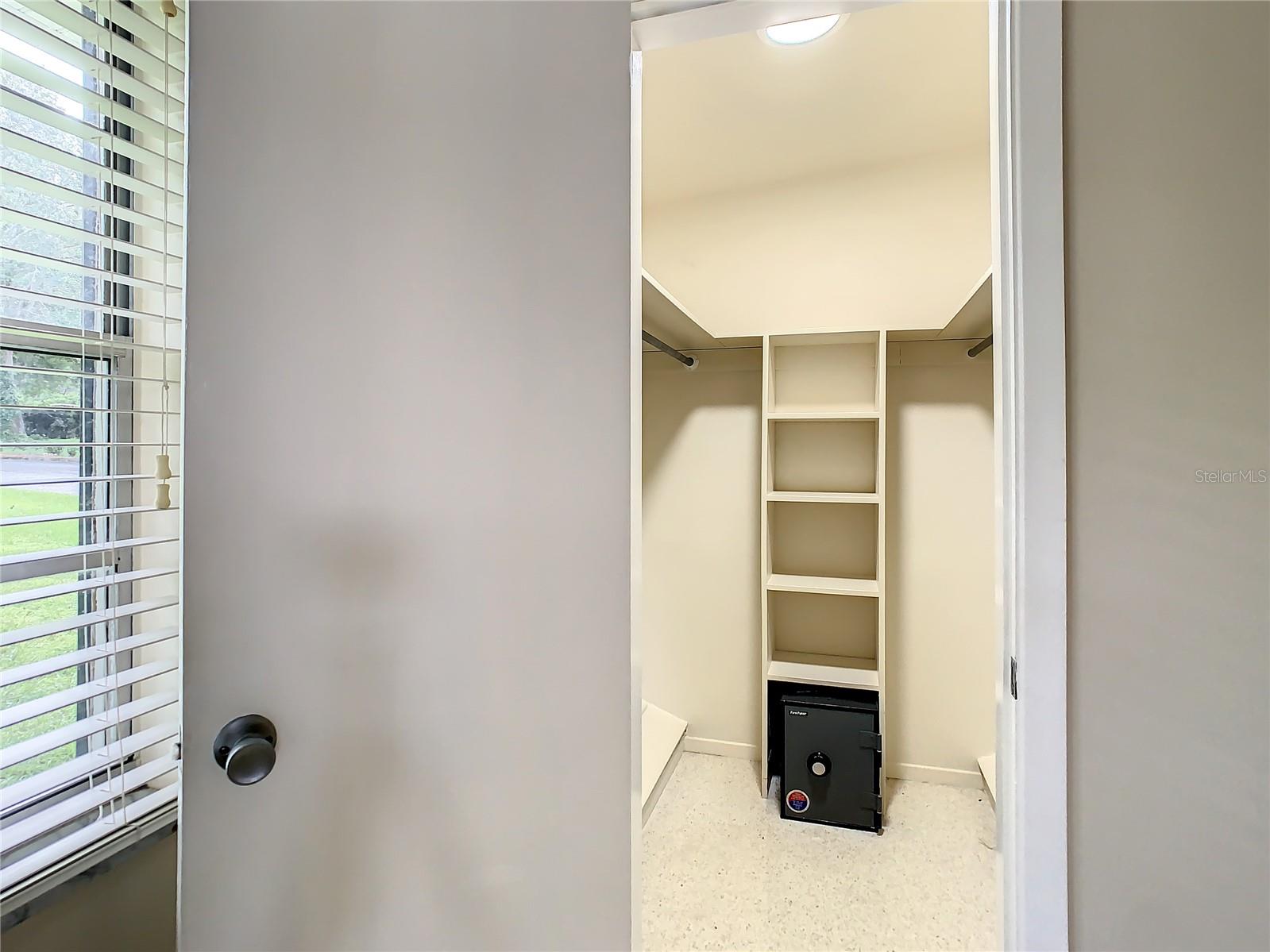 Image 11 of 41 For 9999 Lake Georgia Drive