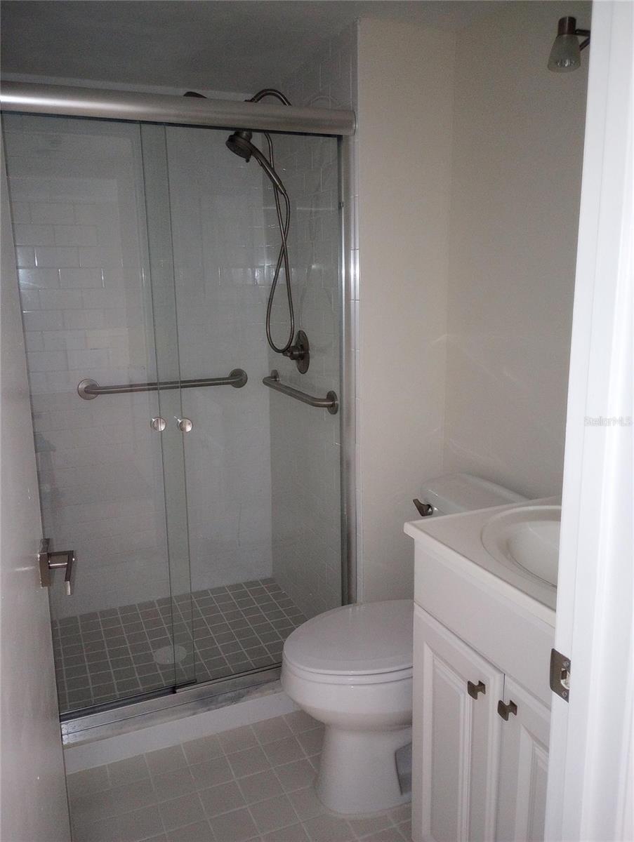 Image 15 of 19 For 1310 Glen Oaks Drive E 183e